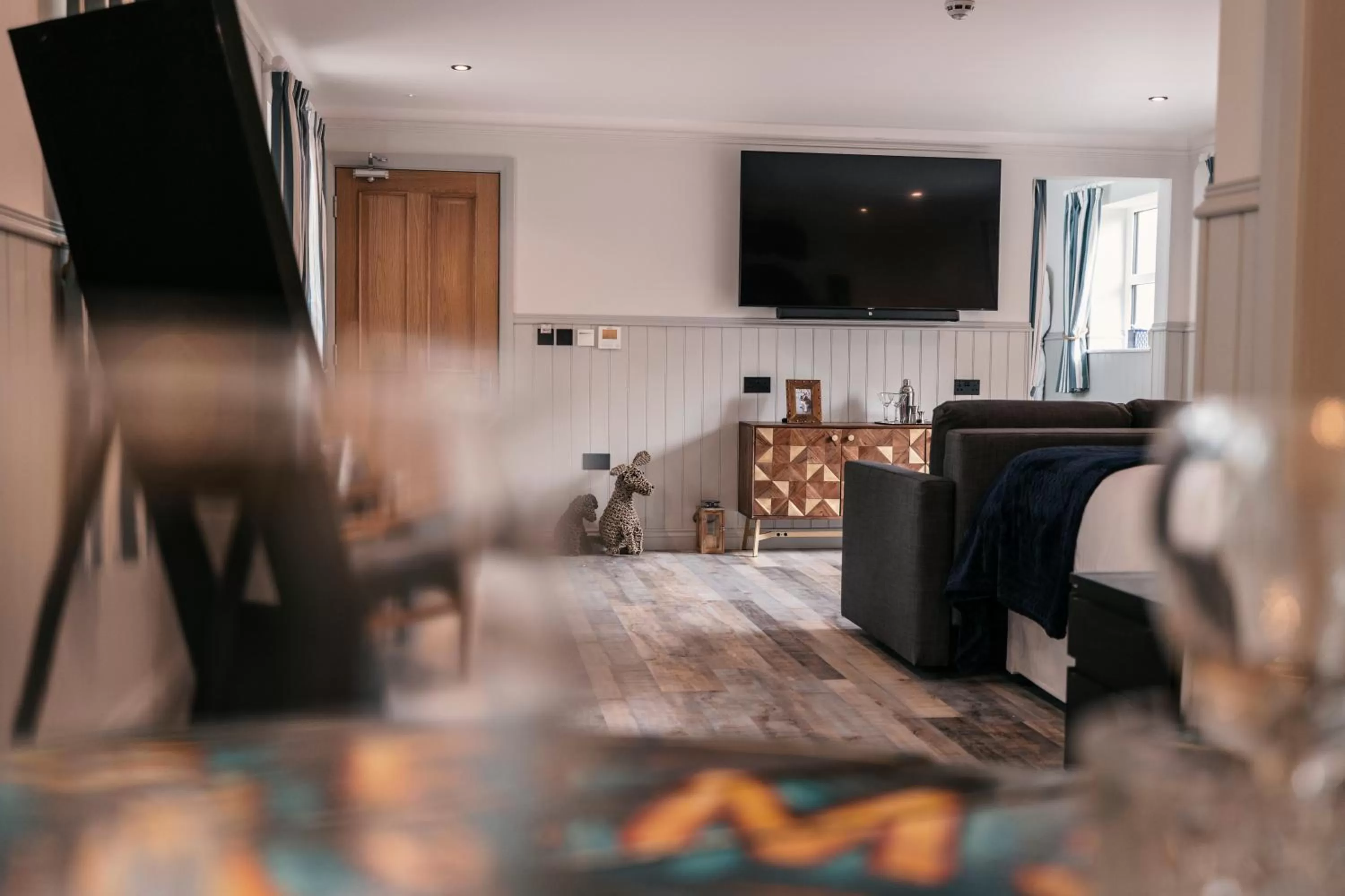 Seating area, TV/Entertainment Center in South Causey Inn