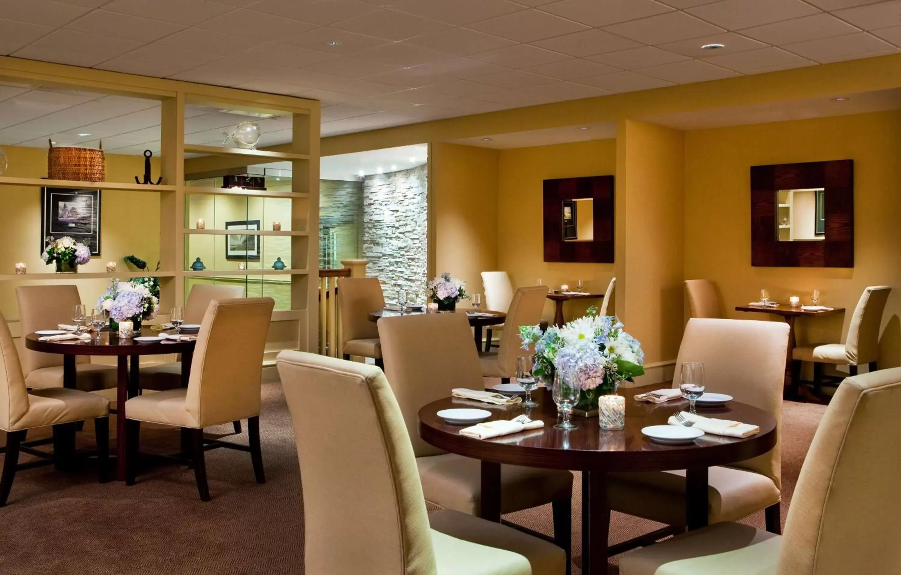 Restaurant/Places to Eat in DoubleTree Boston North Shore Danvers
