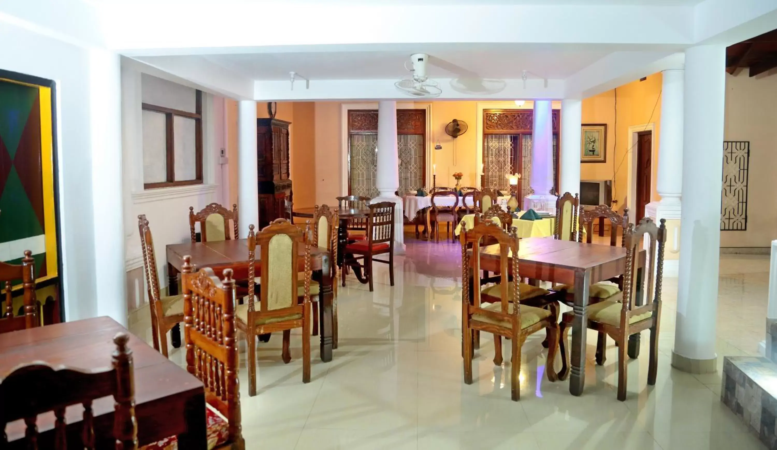 Restaurant/Places to Eat in Villa Ceylon
