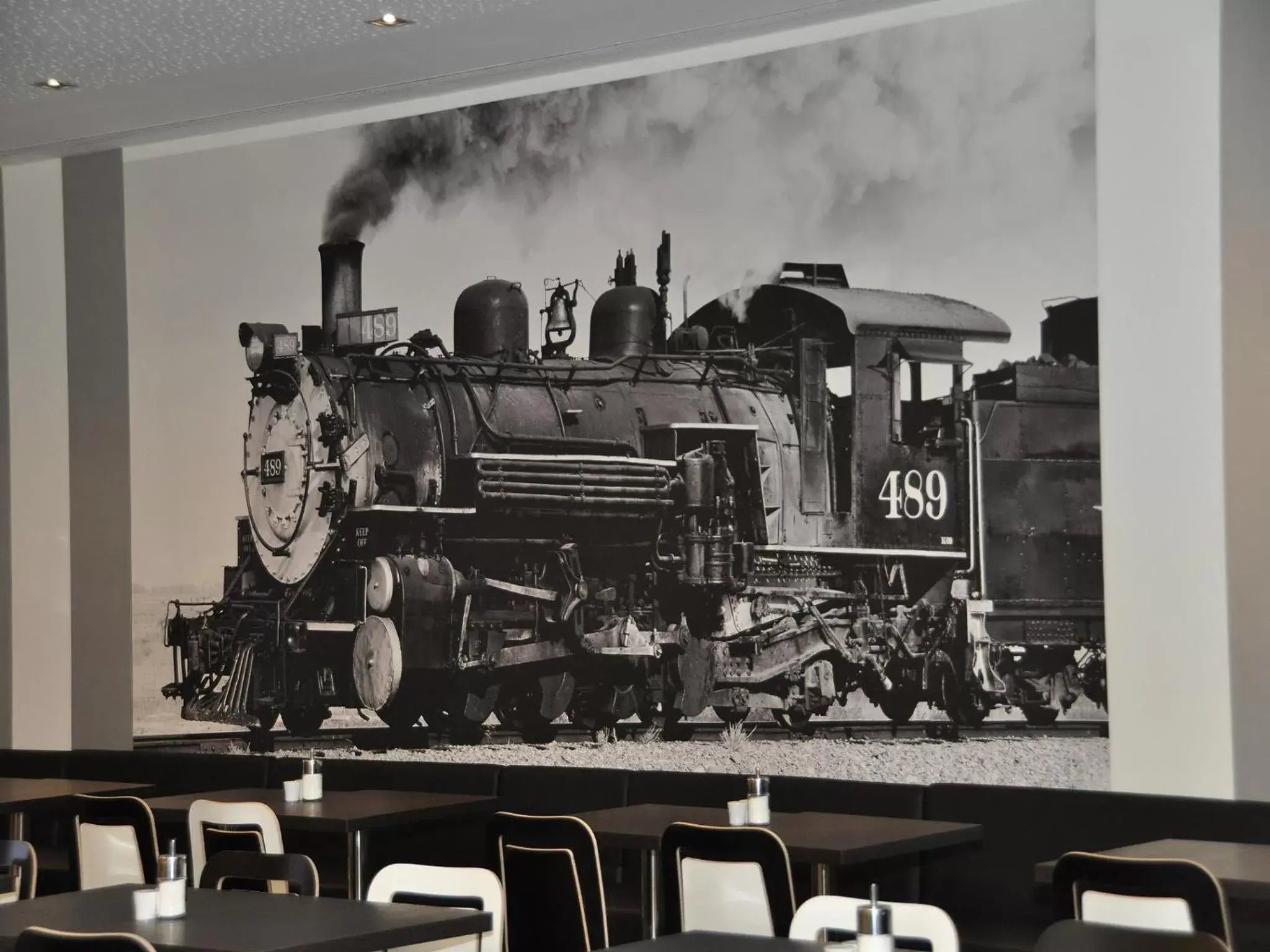 Dining area in Leonardo Hotel Vienna Hauptbahnhof