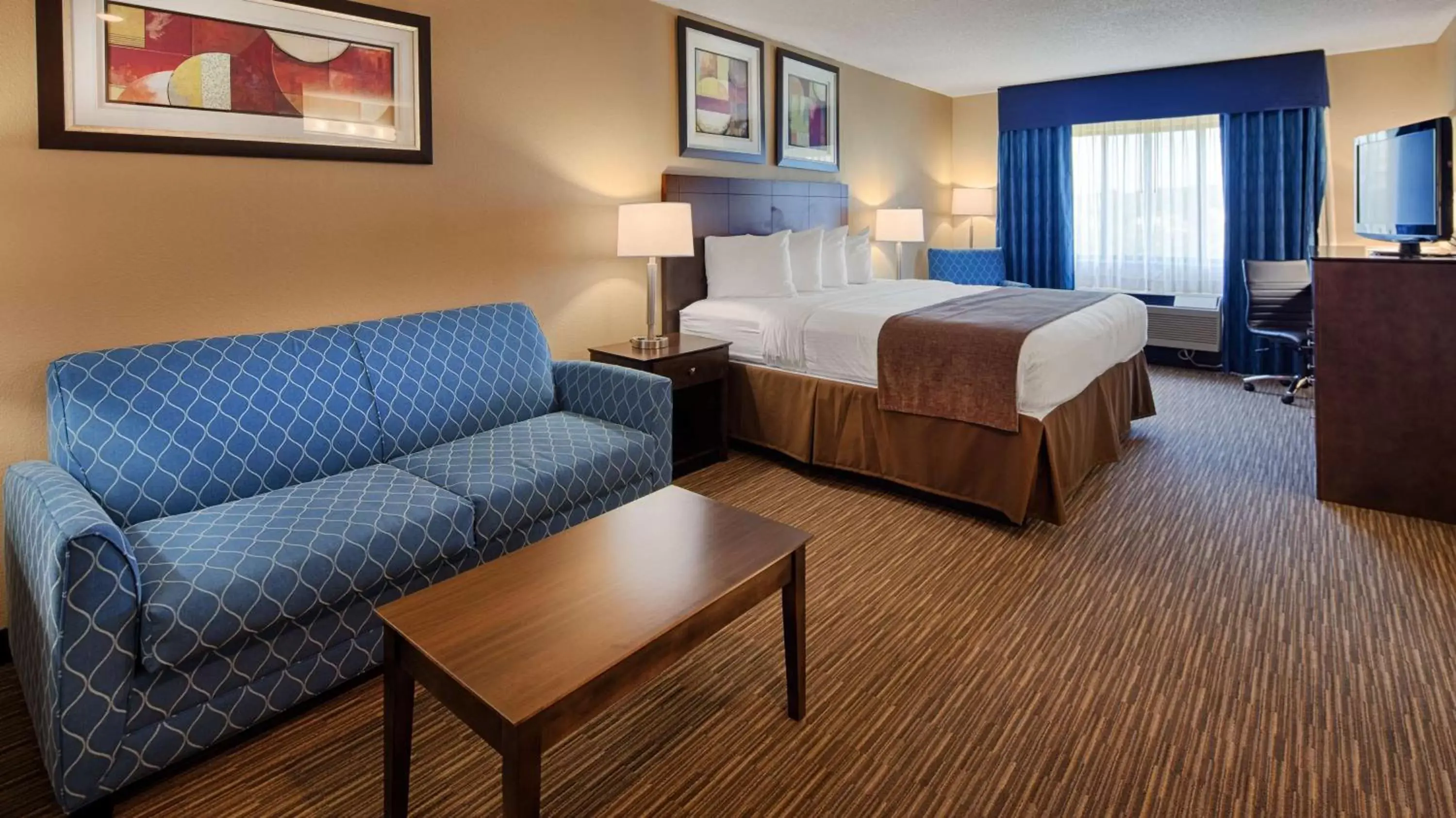 Photo of the whole room in Best Western Port Huron Blue Water Bridge