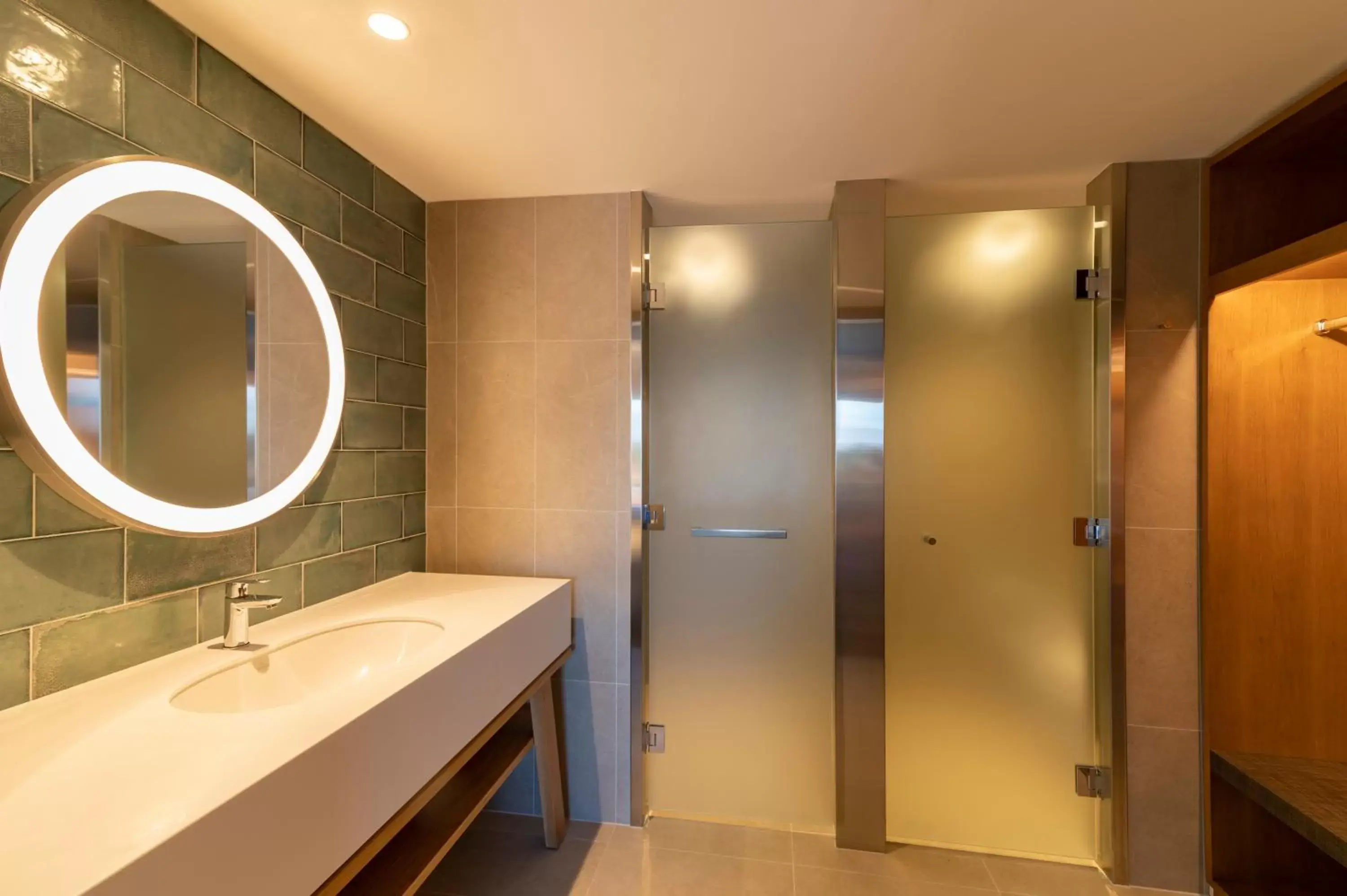 Bathroom in Holiday Inn Express & Suites Queenstown, an IHG Hotel