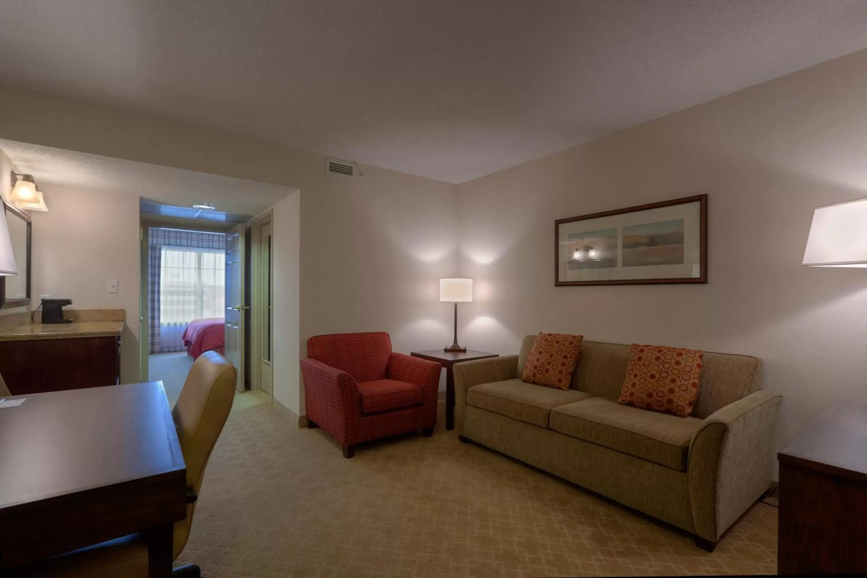 Living room, Seating Area in Country Inn & Suites by Radisson, Calgary-Northeast