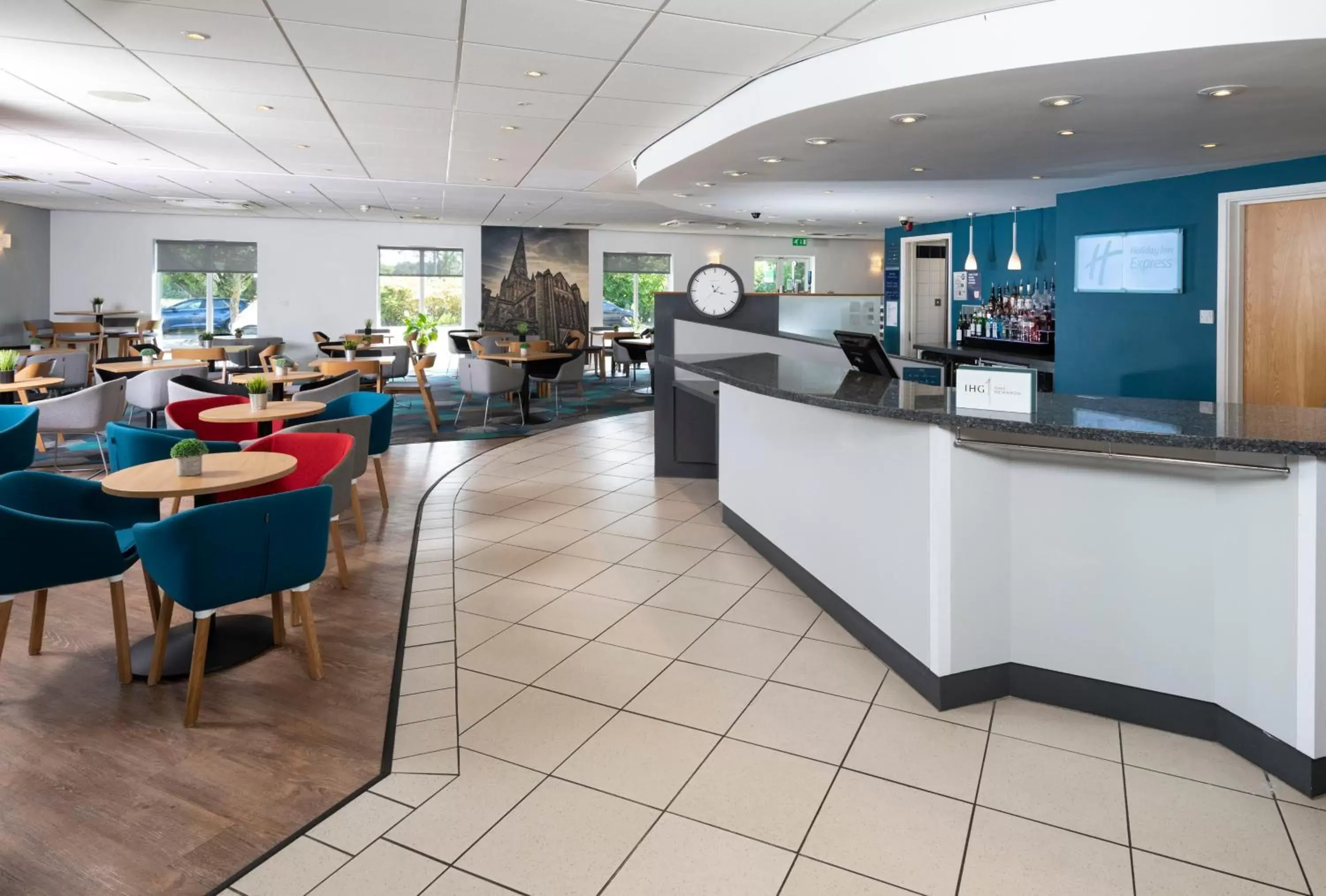 Lobby or reception, Restaurant/Places to Eat in Holiday Inn Express Lichfield, an IHG Hotel