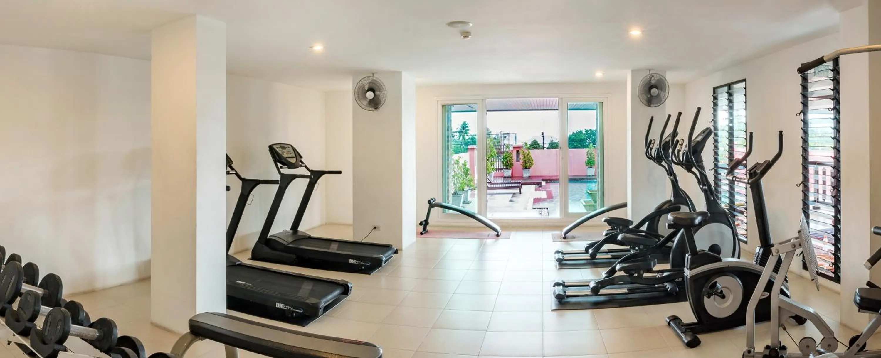 Fitness centre/facilities in Ratana Hotel Chalong