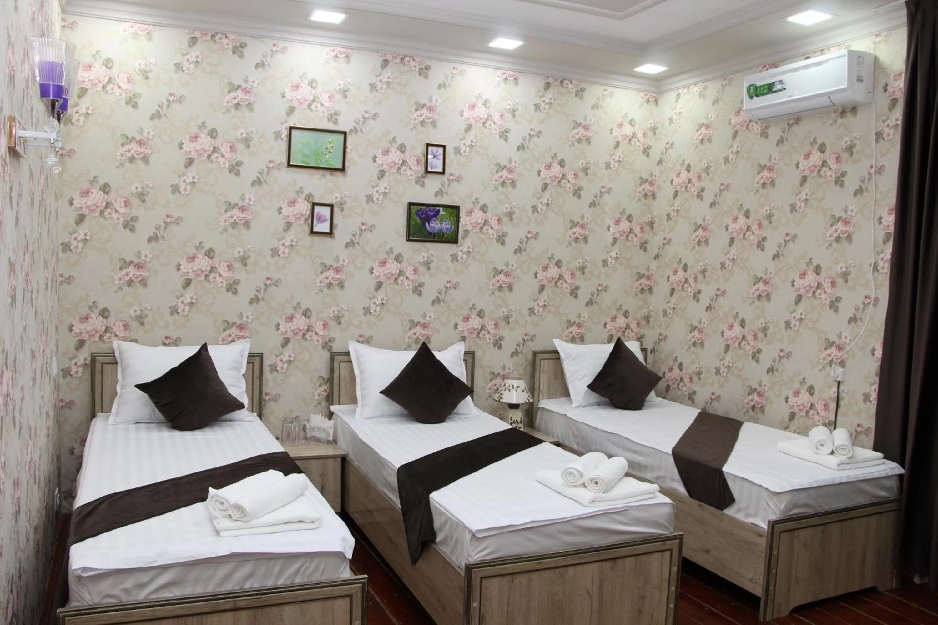 Comfort Triple Room with Shower in Zafaron Hotel