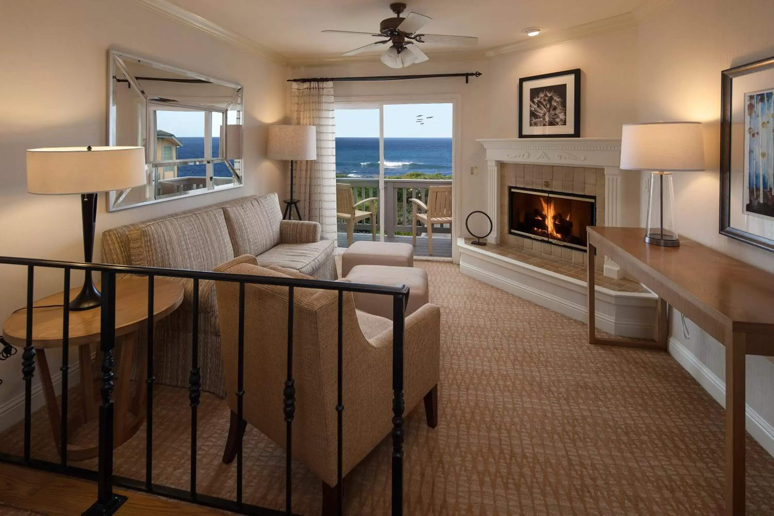 Living room, Seating Area in Pelican Inn & Suites