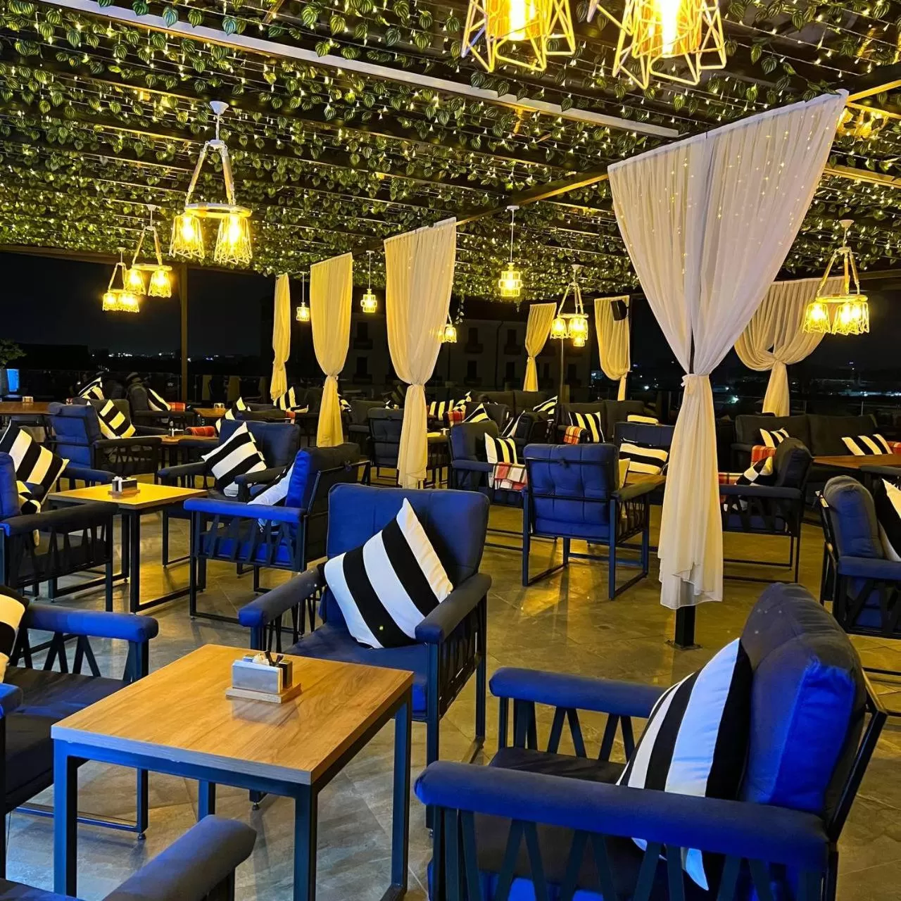 Restaurant/places to eat in MedinaTown