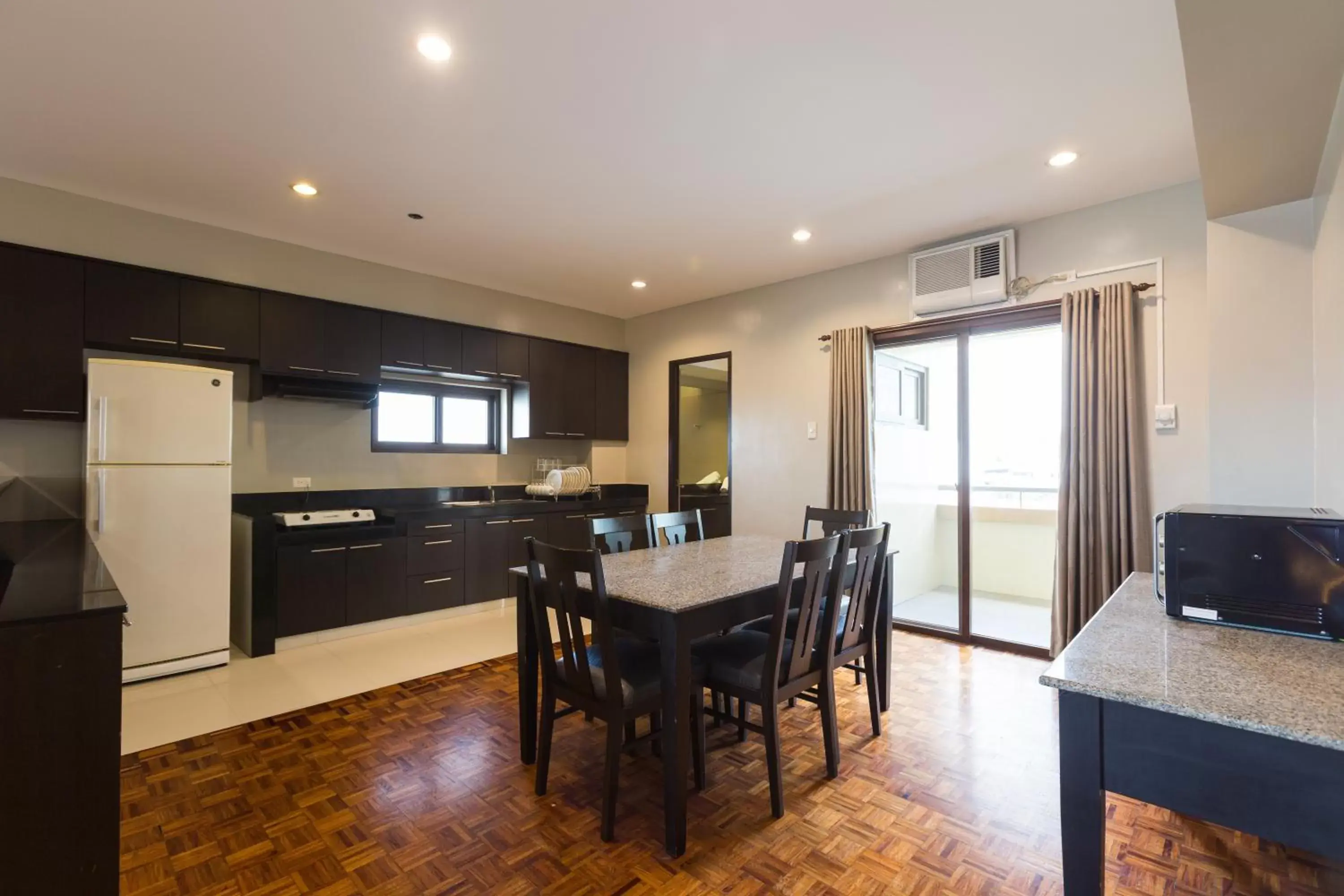 Dining Area in Tropicana Suites