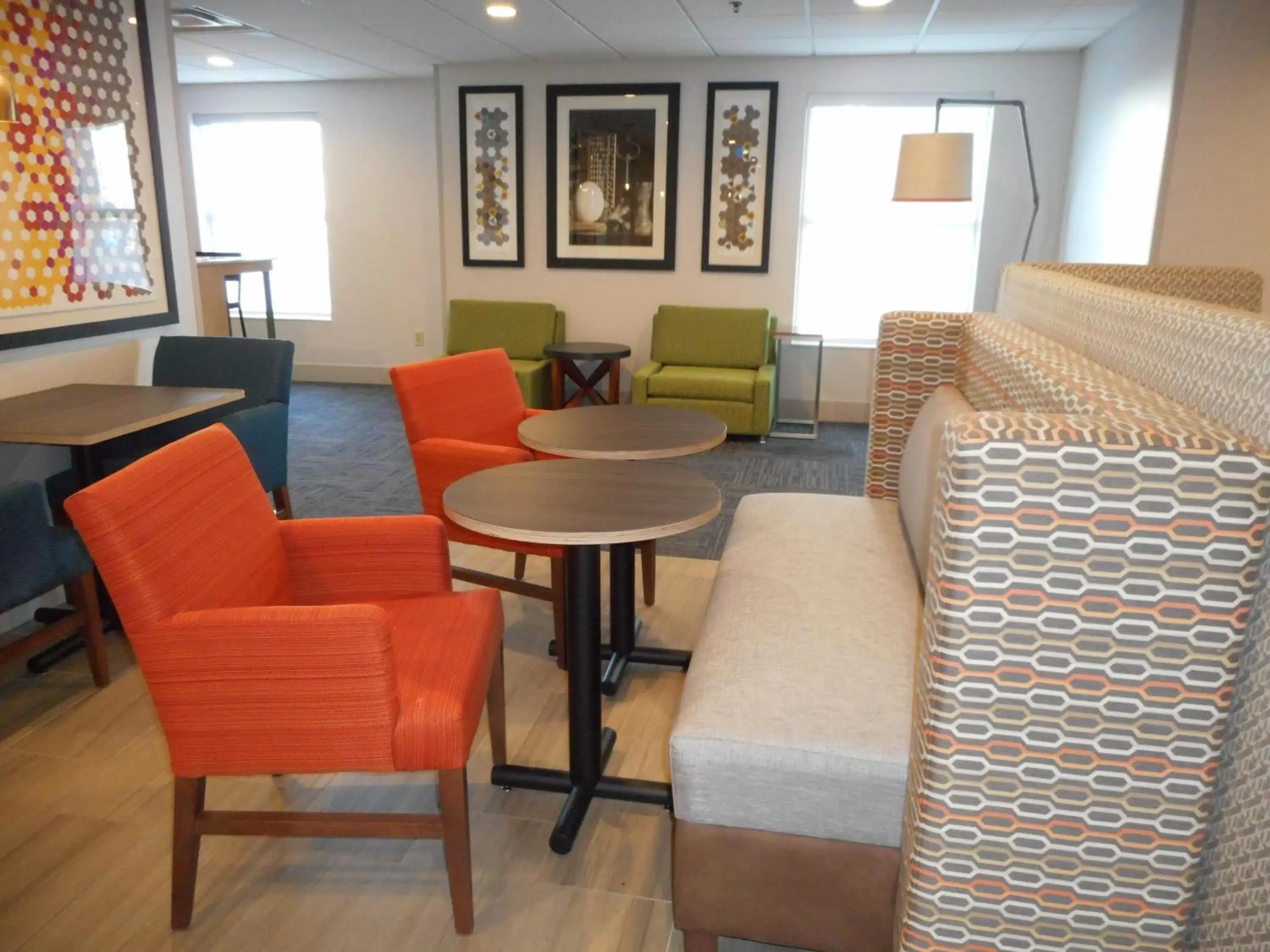 Property building, Seating Area in Holiday Inn Express Fairfield, an IHG Hotel