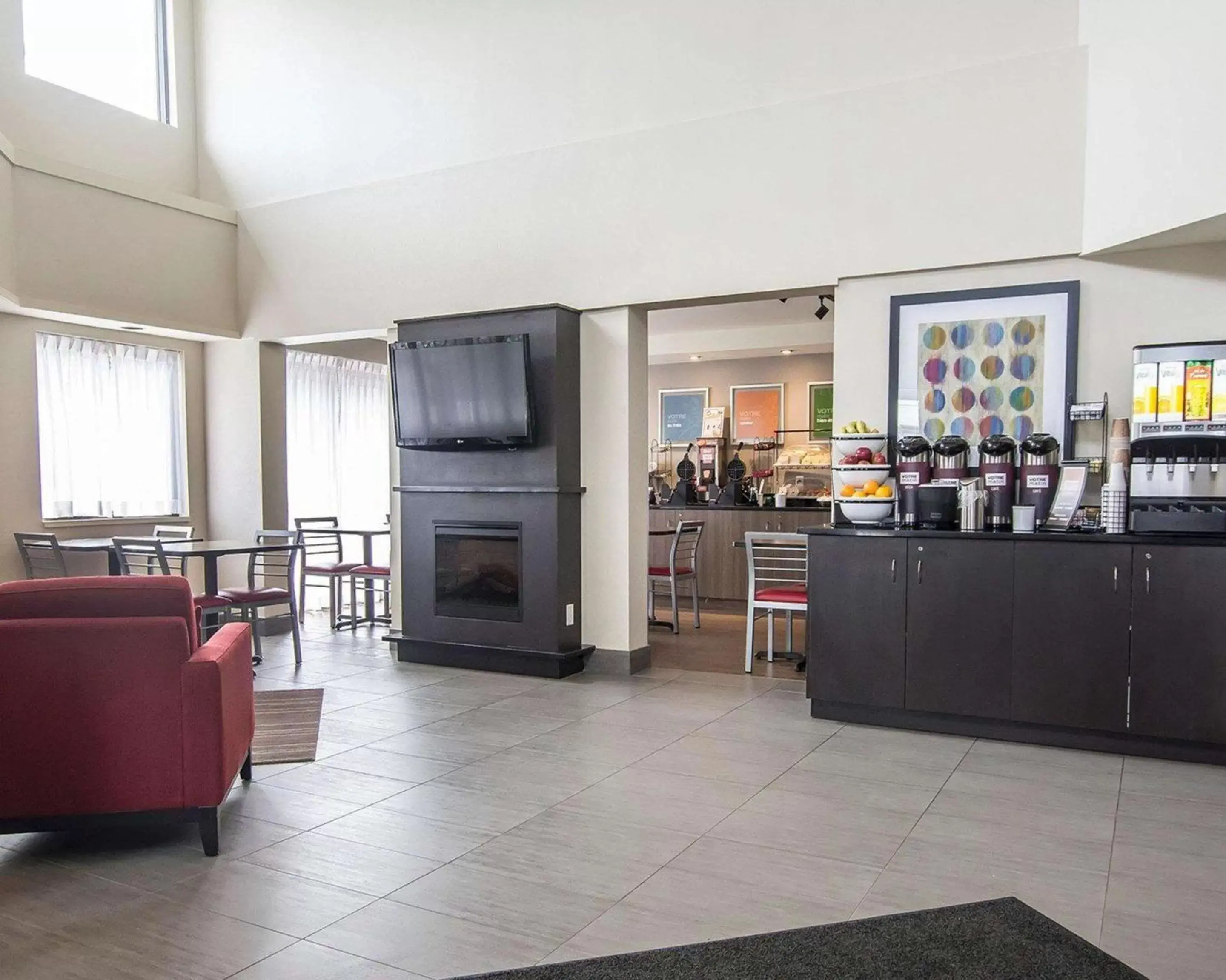 Lobby or reception, Kitchen/Kitchenette in Comfort Inn Alma