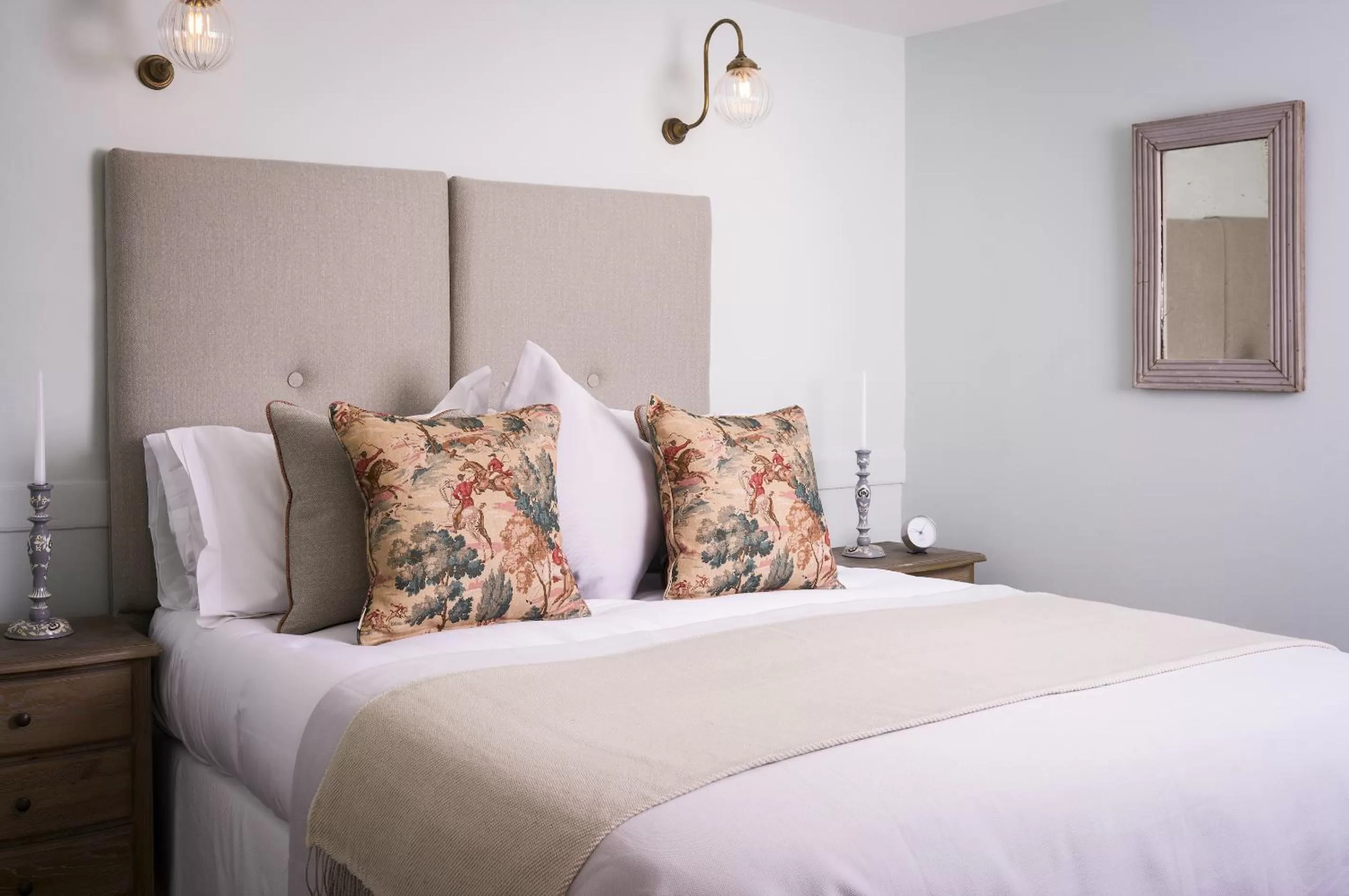 Bedroom, Bed in The Angel Inn, Petworth