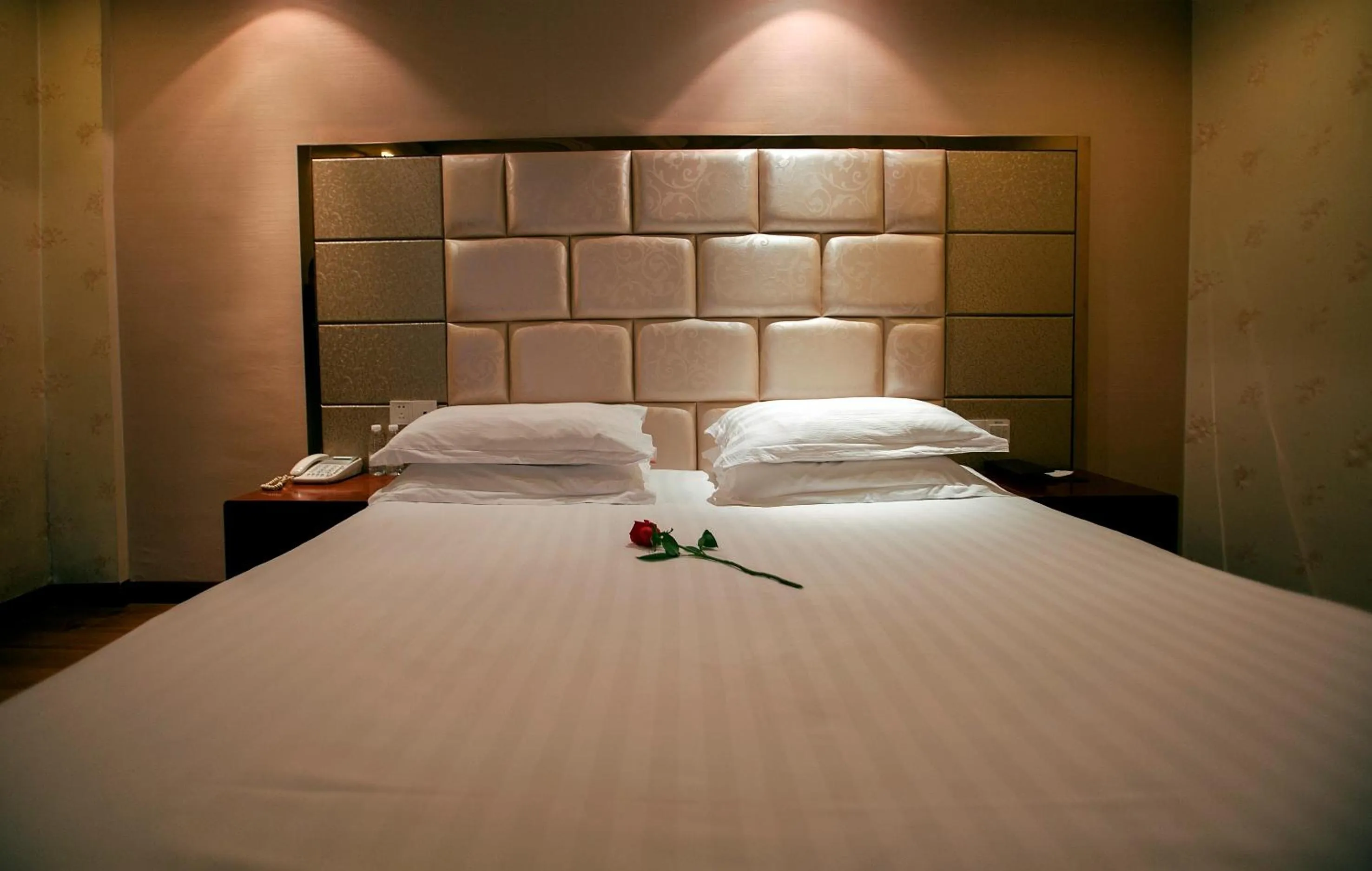 Bed in Yiwu Luckbear Hotel