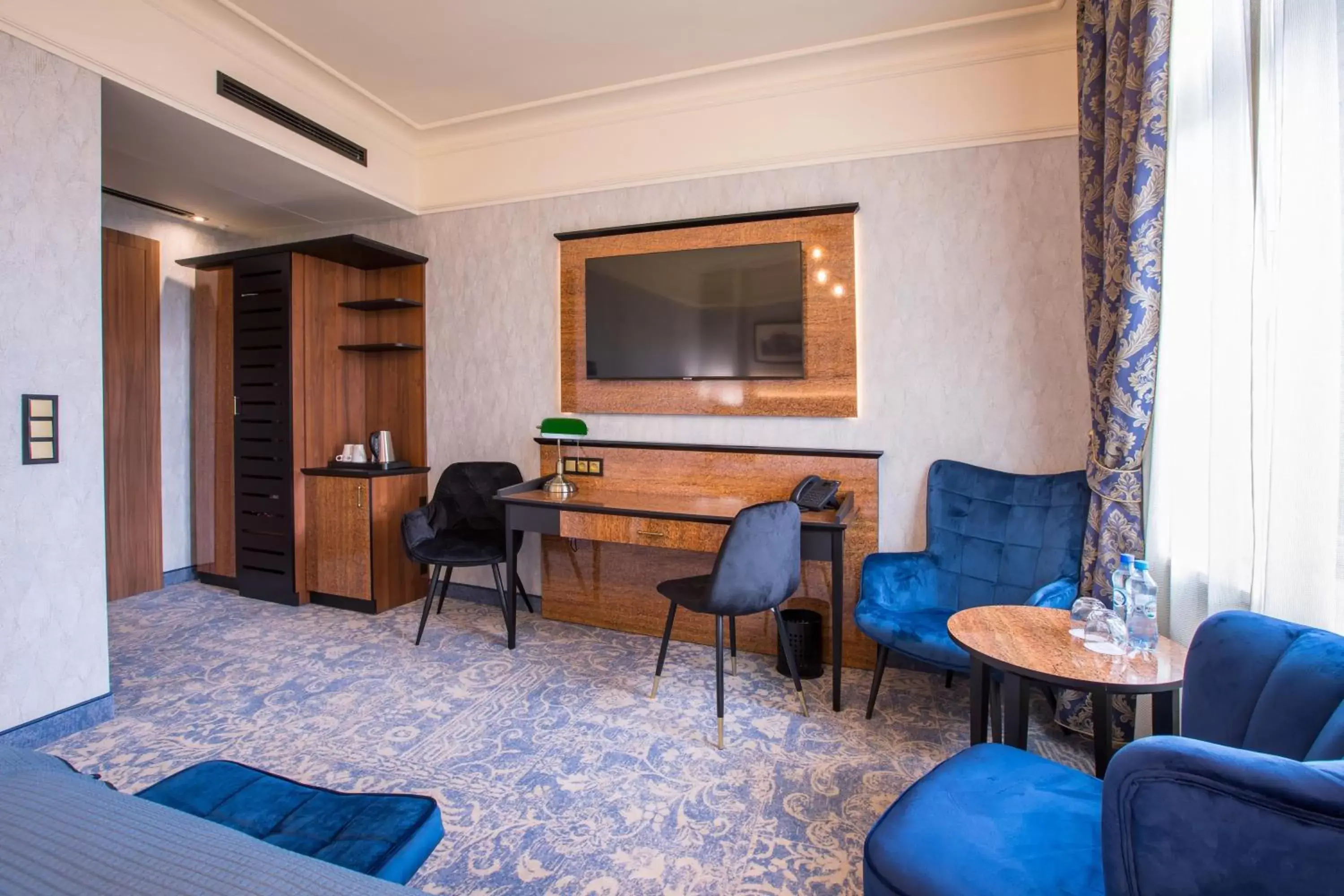Coffee/tea facilities, Seating Area in Hotel Diament Plaza Katowice