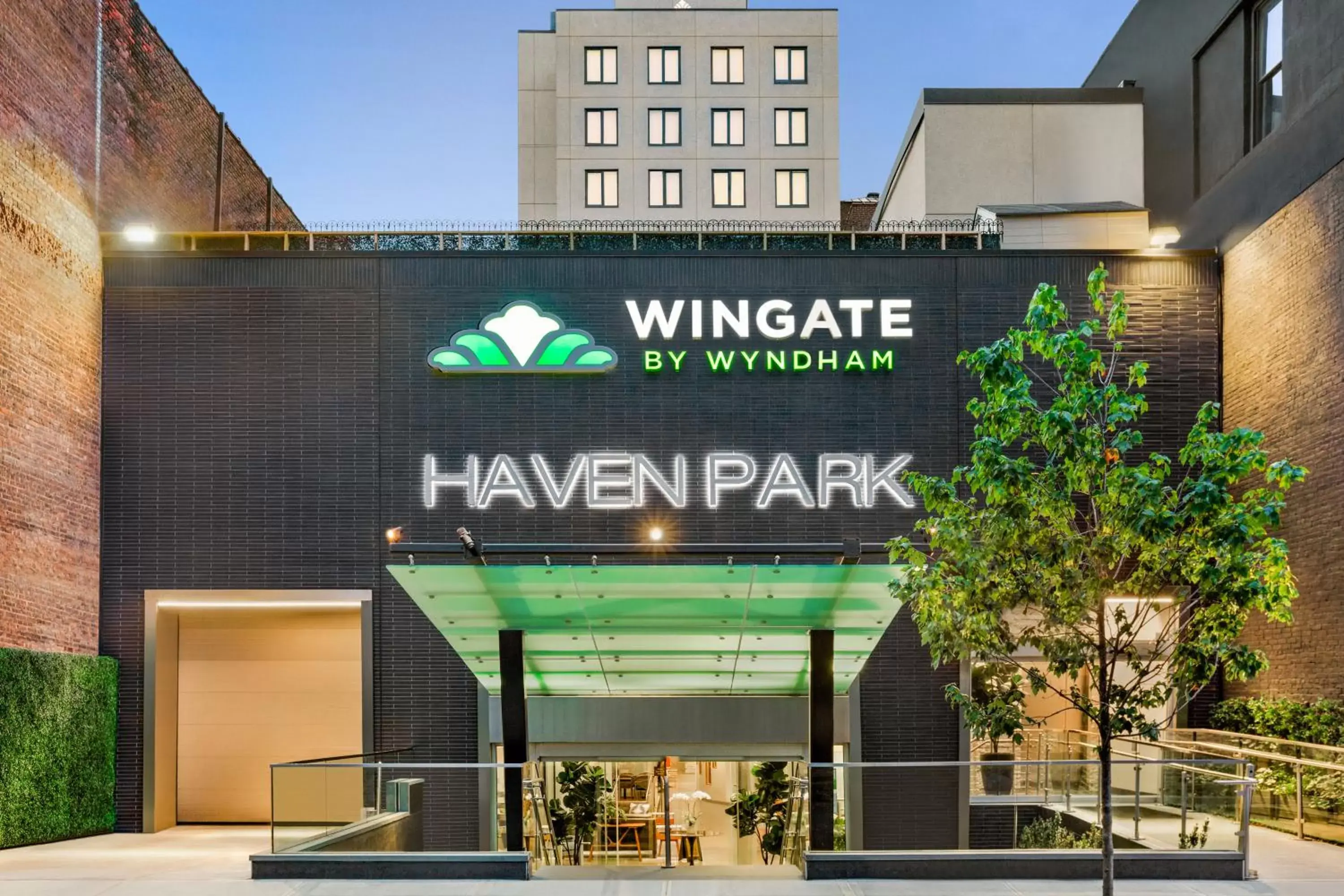 Facade/entrance in Wingate by Wyndham Bronx Haven Park Facade/entrance in Wingate by Wyndham Bronx Haven Park