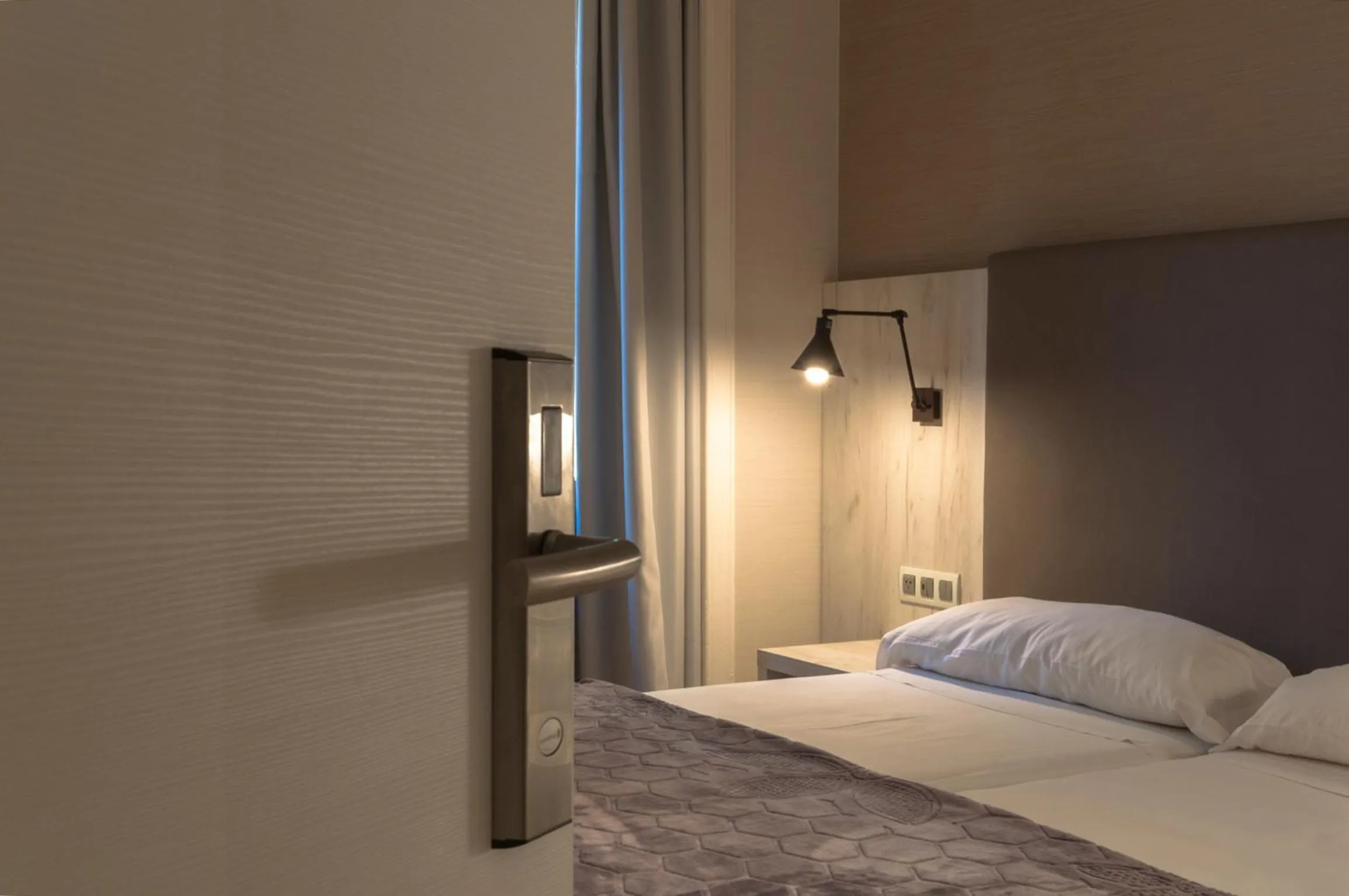 Decorative detail, Bed in Hostal Bcn 46