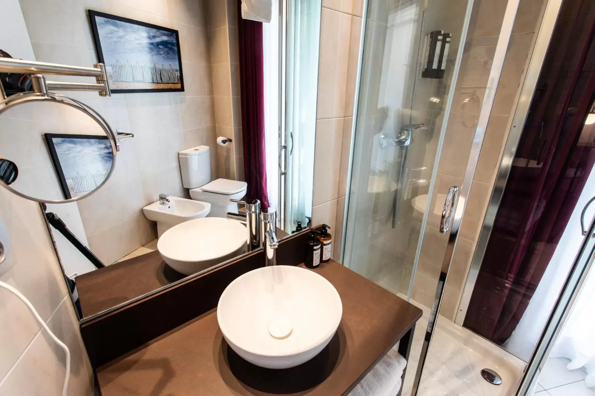 Bathroom in Hotel Trueba