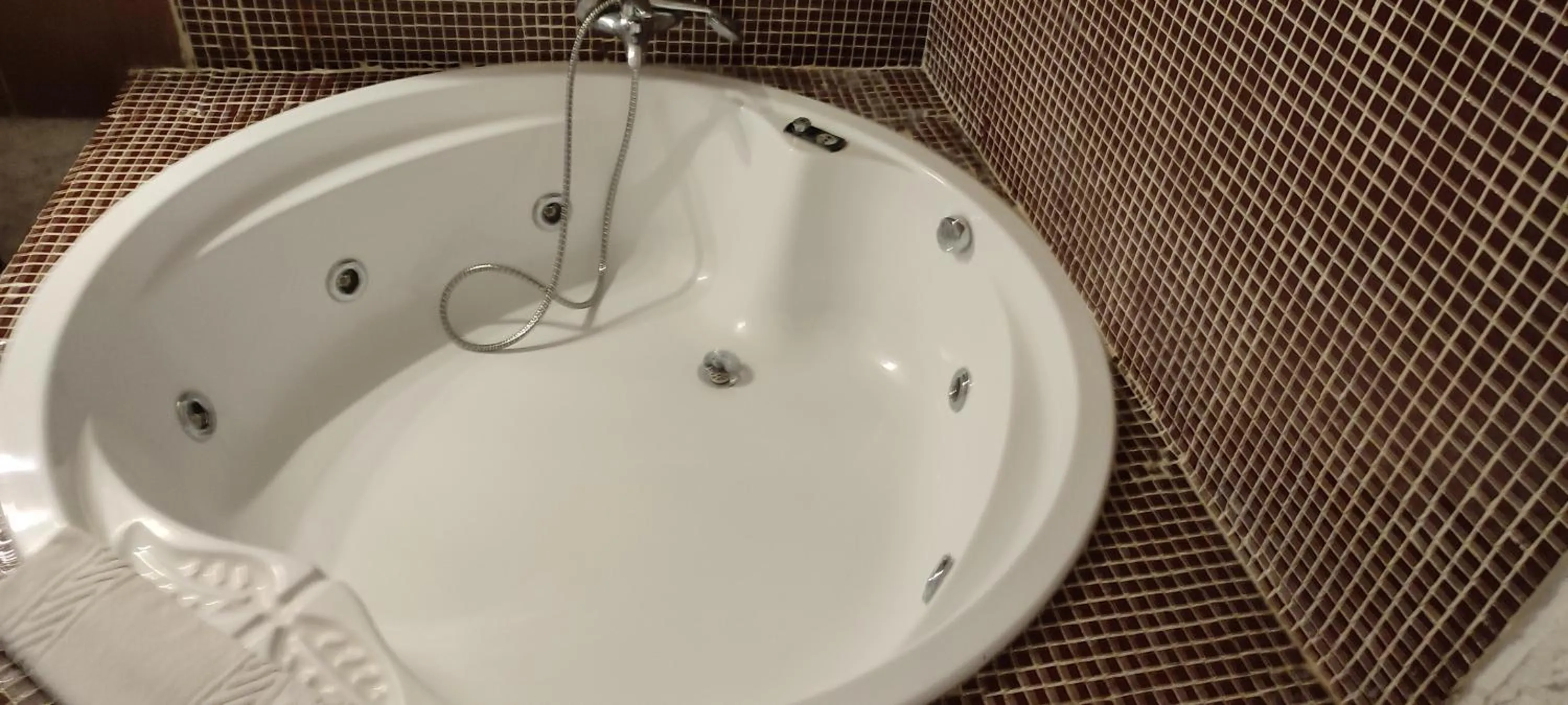 Hot Tub in Casas Cueva y Cortijo La Tala en Guadix