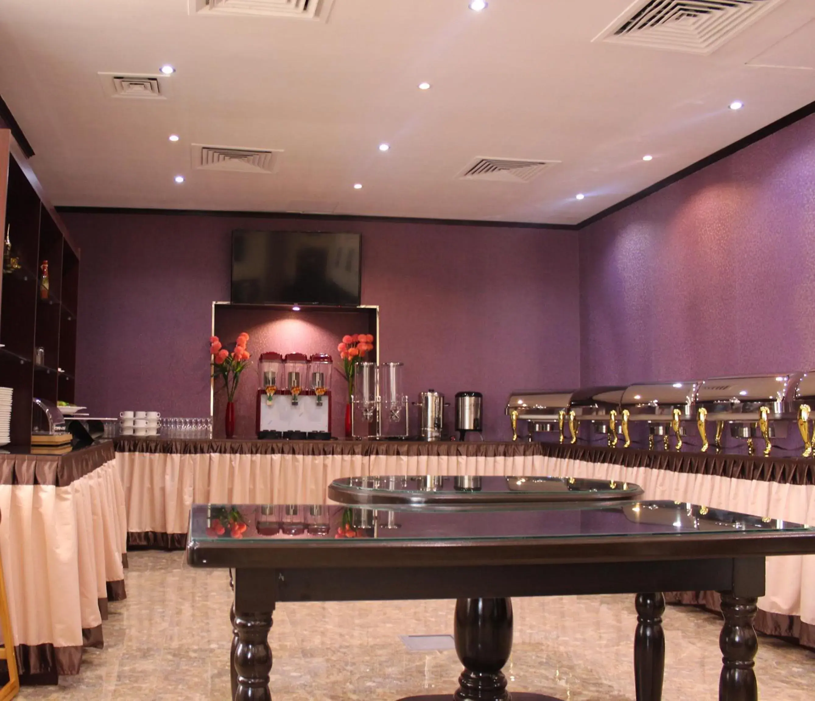 Restaurant/places to eat in Al Khaleej Grand Hotel