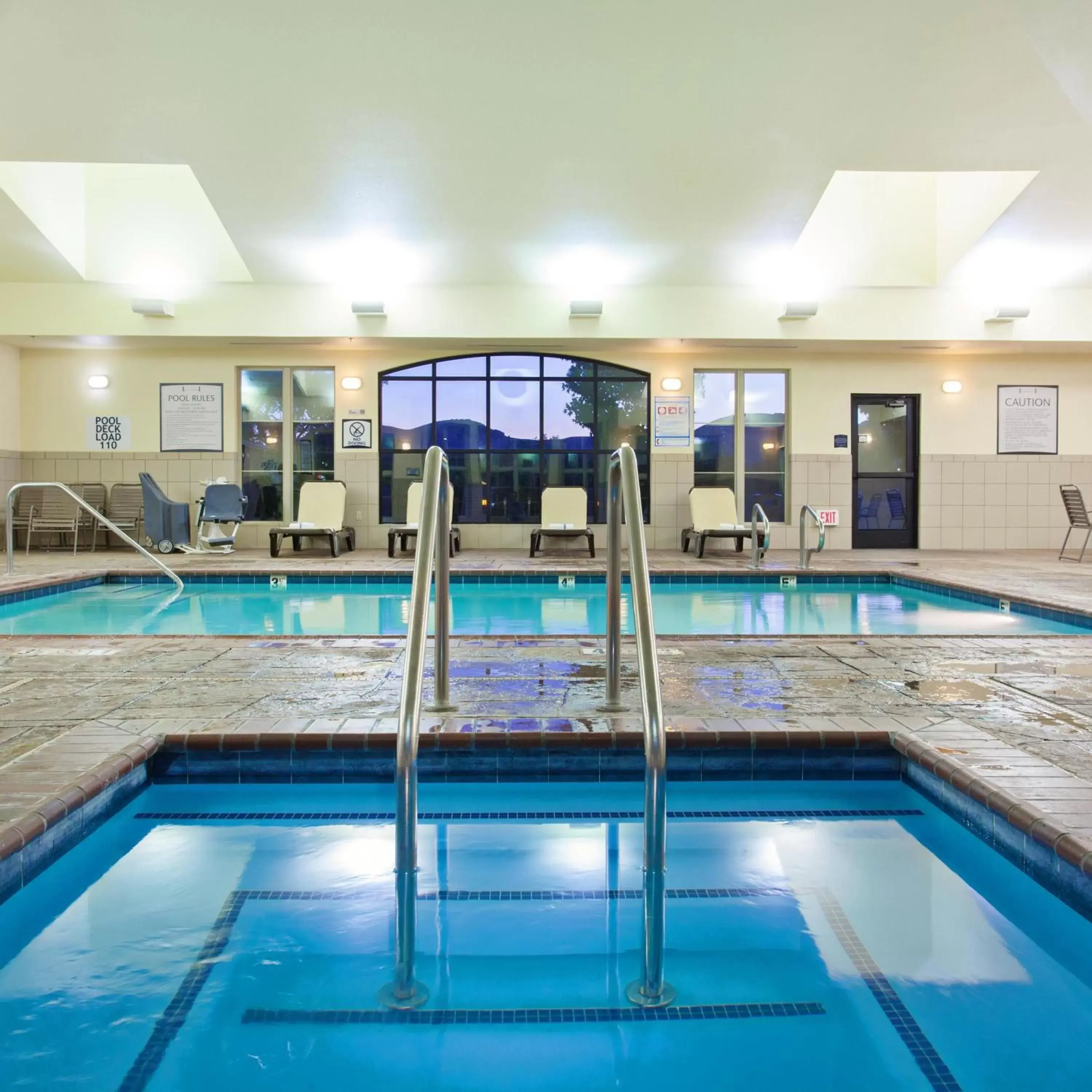 Hot Tub, Swimming Pool in Staybridge Suites Fairfield Napa Valley Area, an IHG Hotel