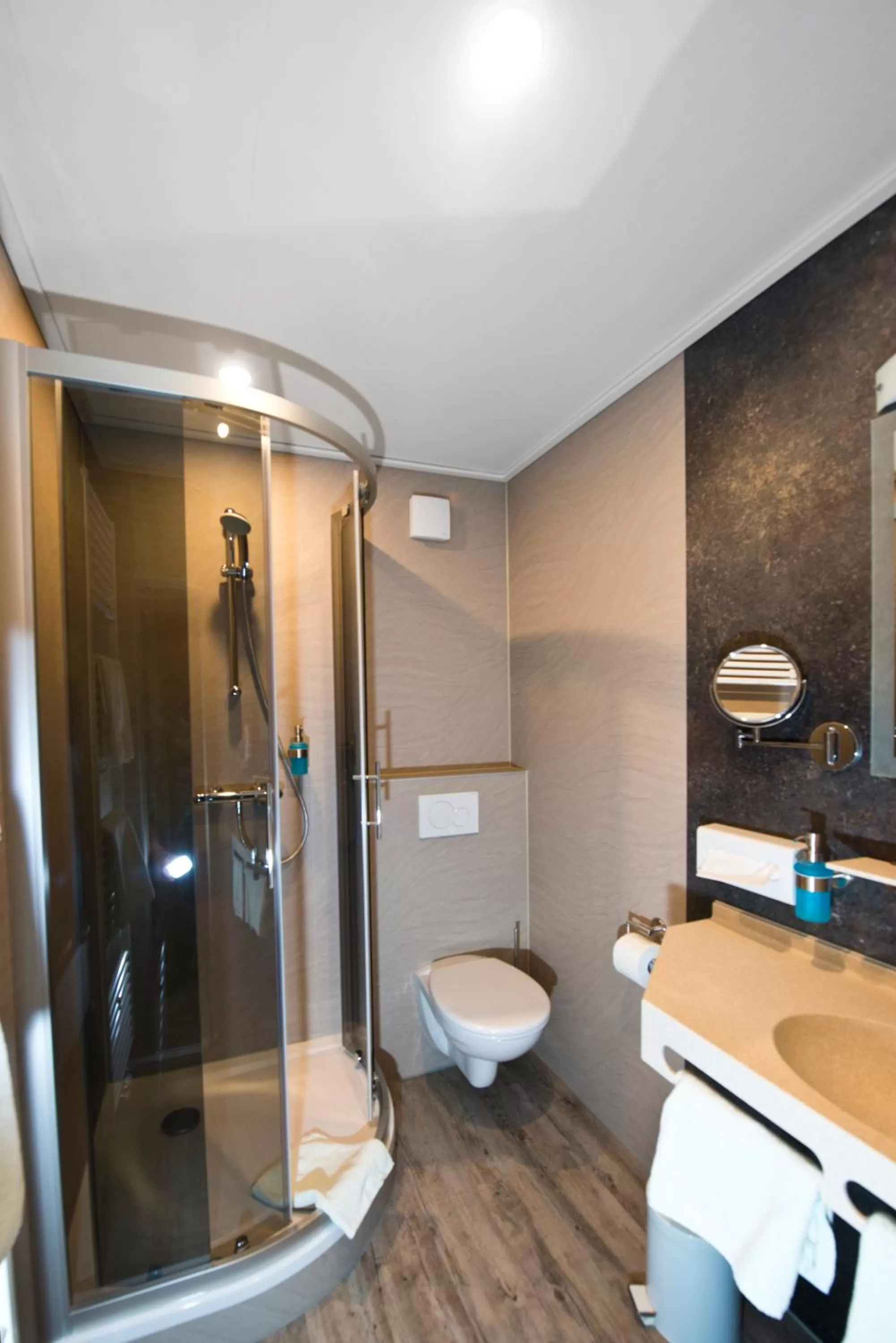 Shower in Hotel Sonnental