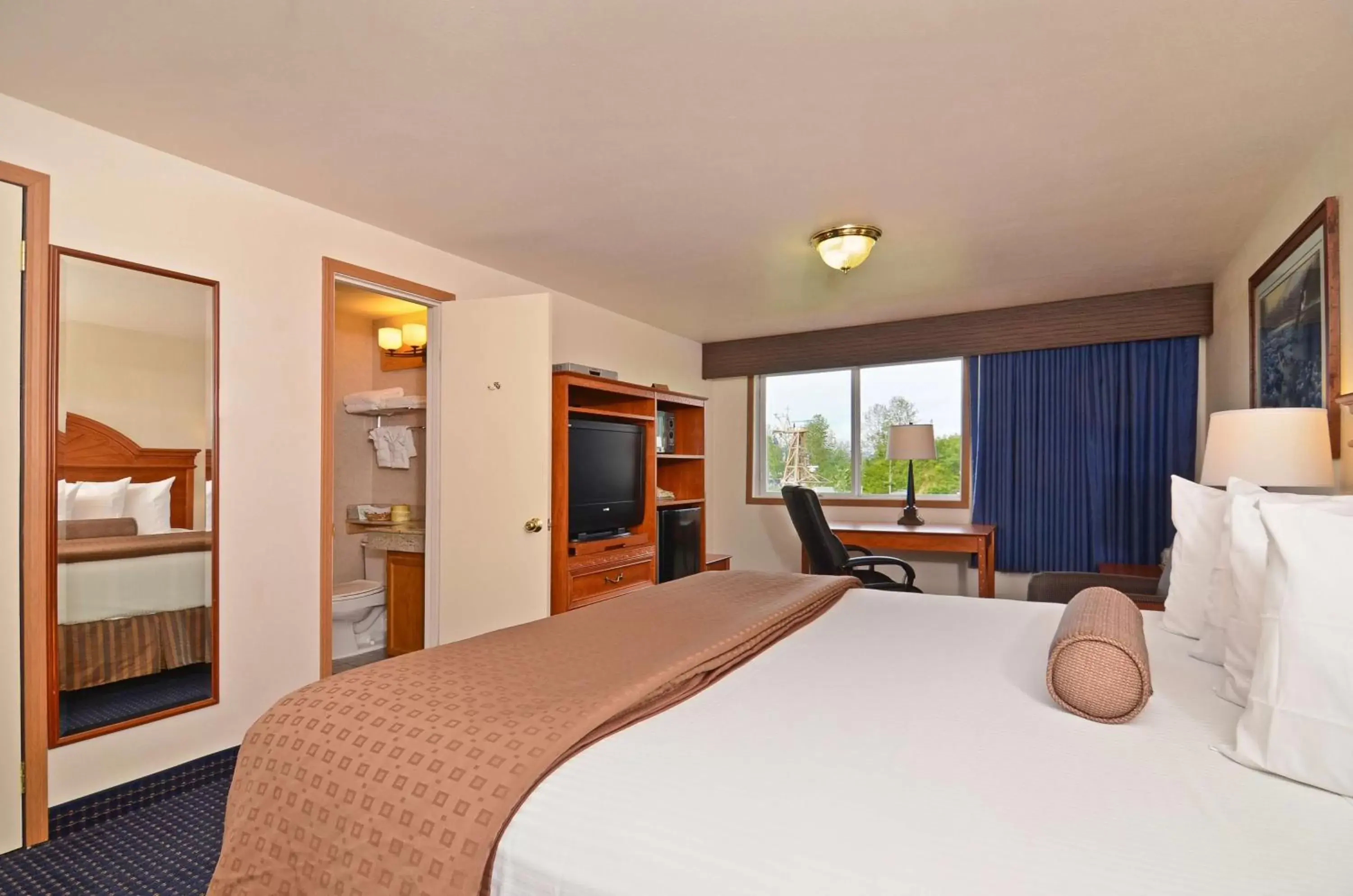 Photo of the whole room, Bed in Best Western Valdez Harbor Inn Photo of the whole room, Bed in Best Western Valdez Harbor Inn