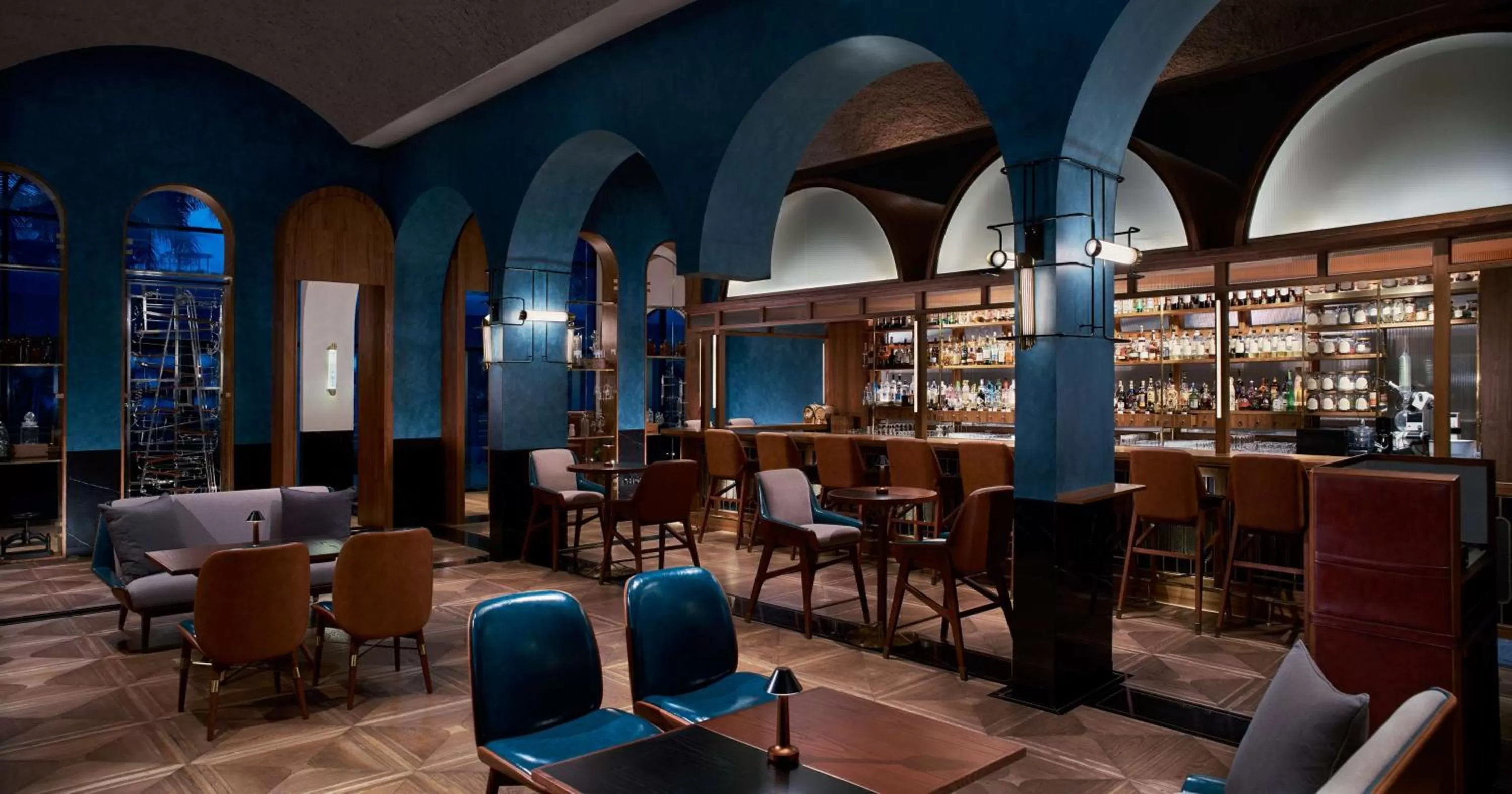 Lounge or bar in Shangri-La Singapore