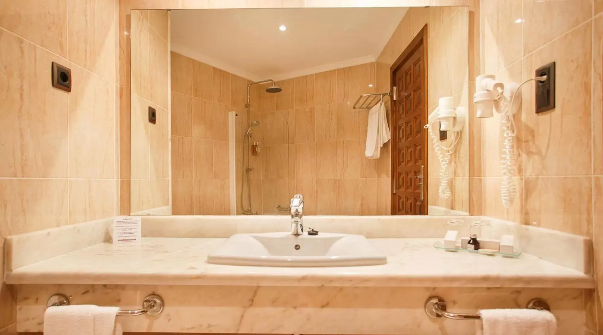 Bathroom in Hotel Swiss Moraira