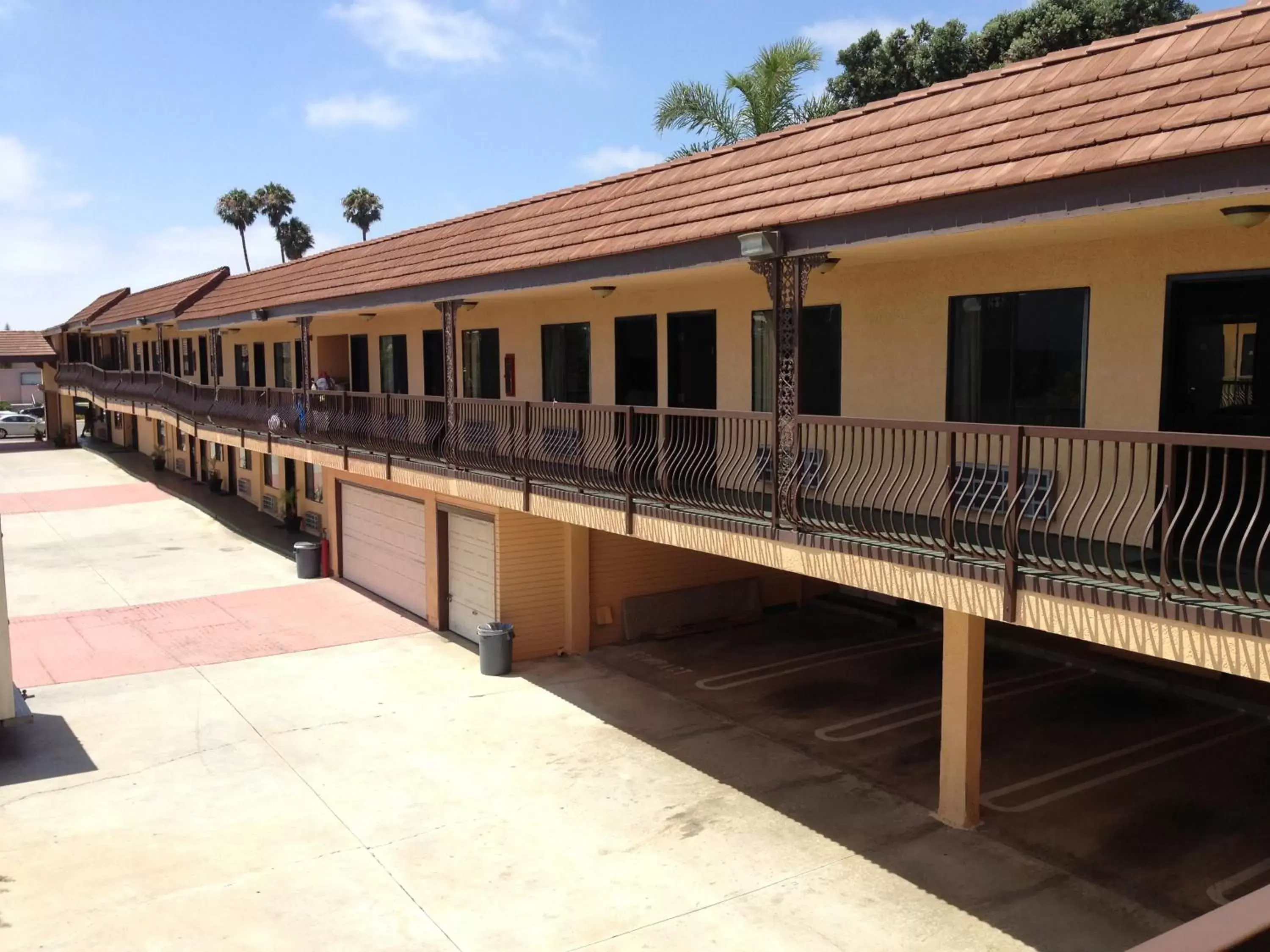 Balcony/Terrace, Property Building in Del Amo Inn