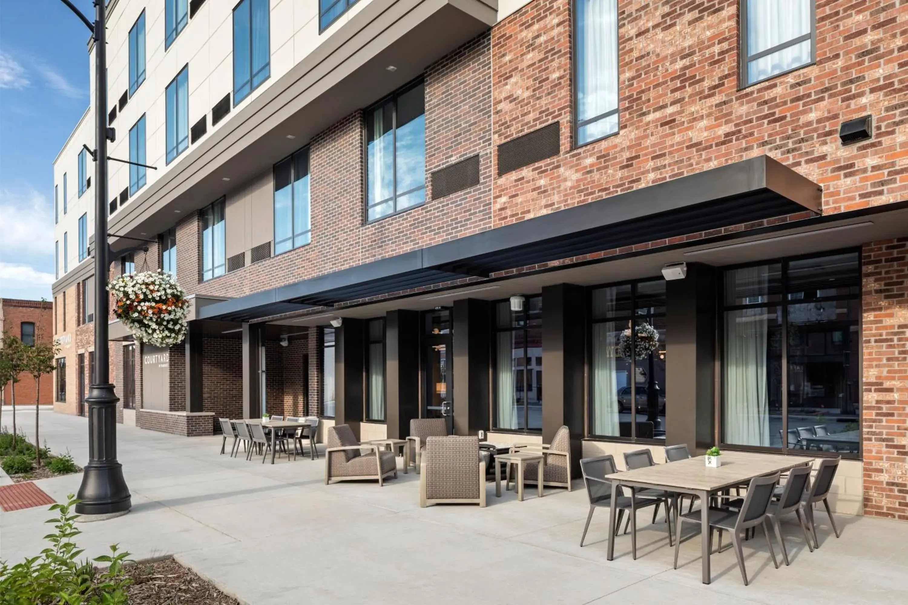 Property building, Restaurant/Places to Eat in Courtyard by Marriott Owatonna Downtown