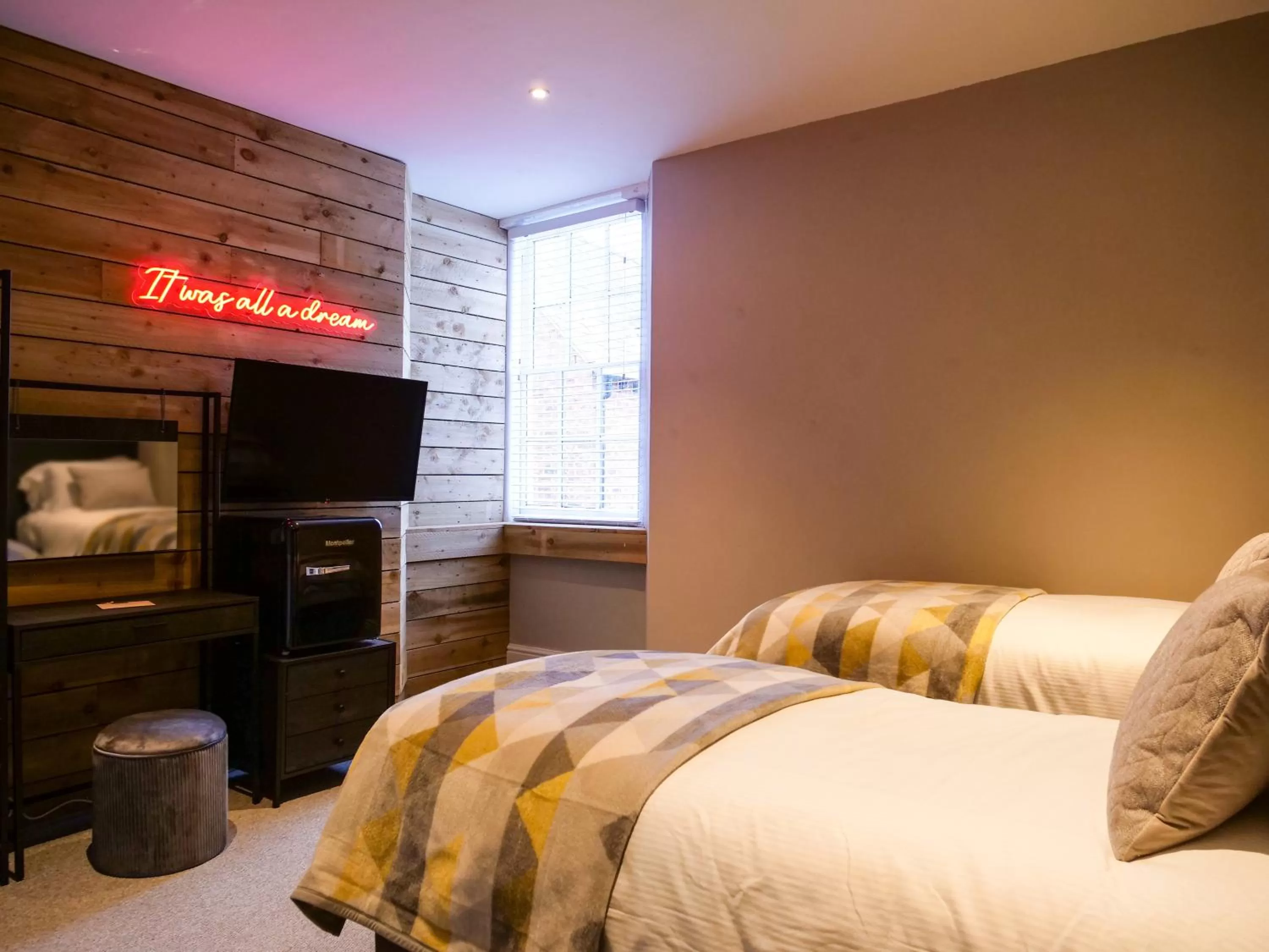 TV and multimedia, Bed in The Lazy Pug