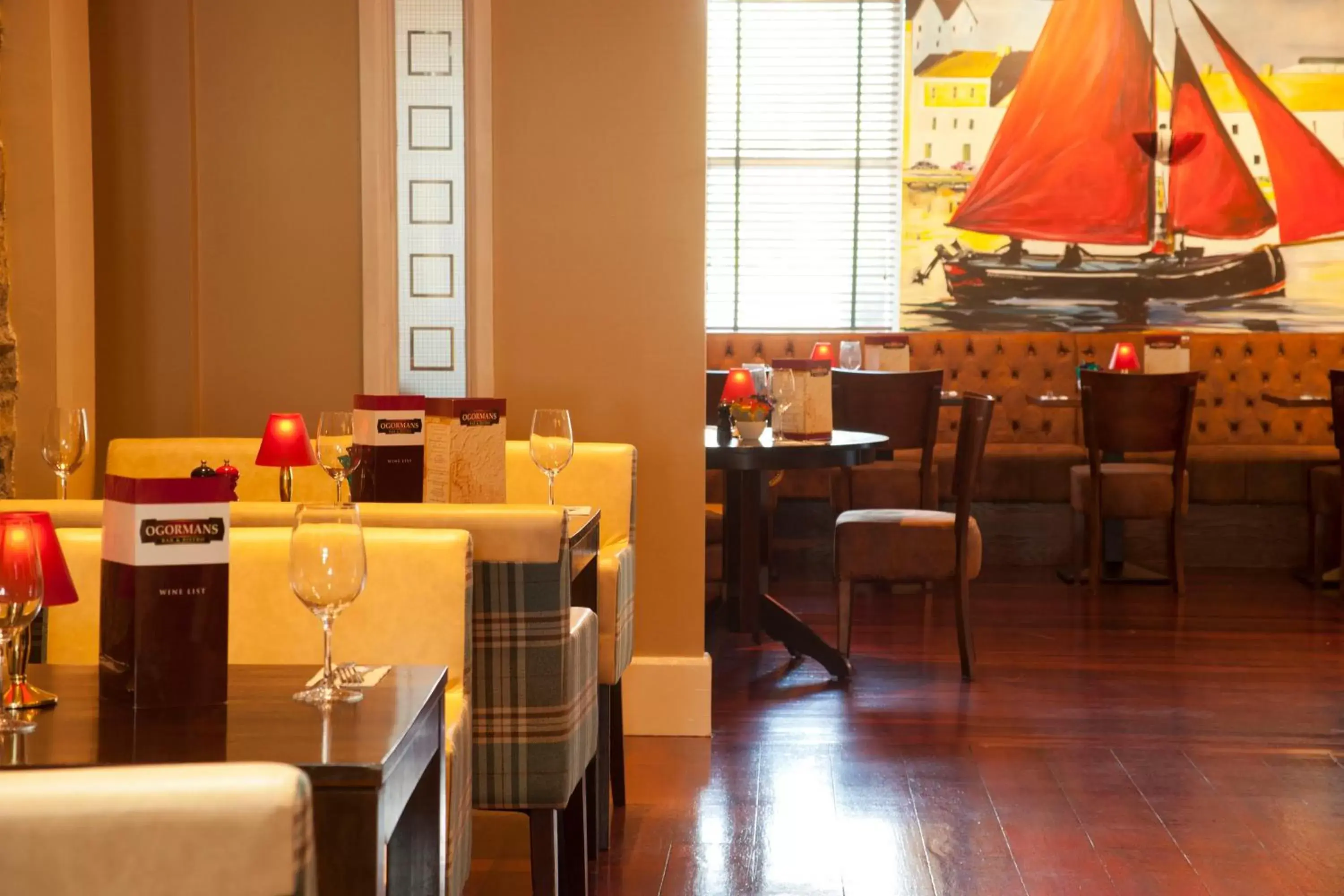 Lounge or bar, Restaurant/Places to Eat in Clybaun Hotel