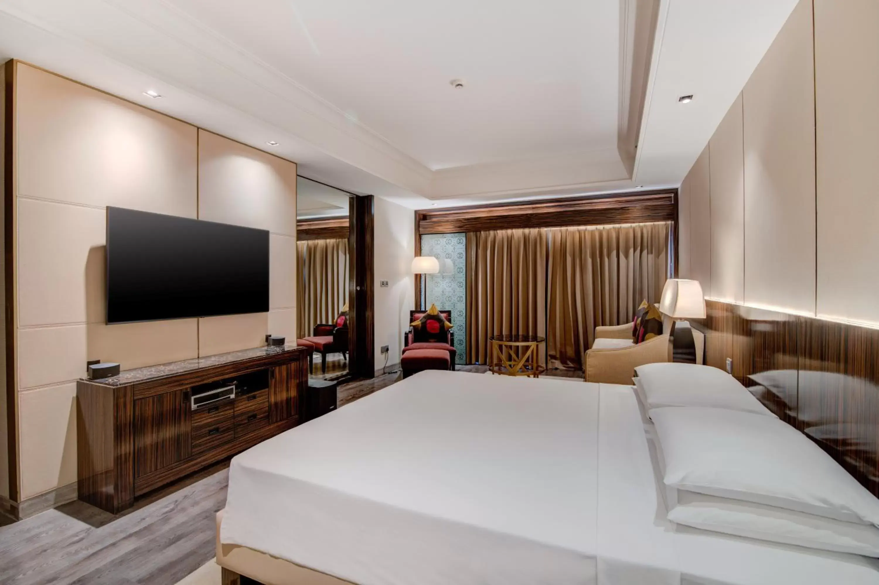 Photo of the whole room, Bed in Hyatt Ahmedabad Photo of the whole room, Bed in Hyatt Ahmedabad
