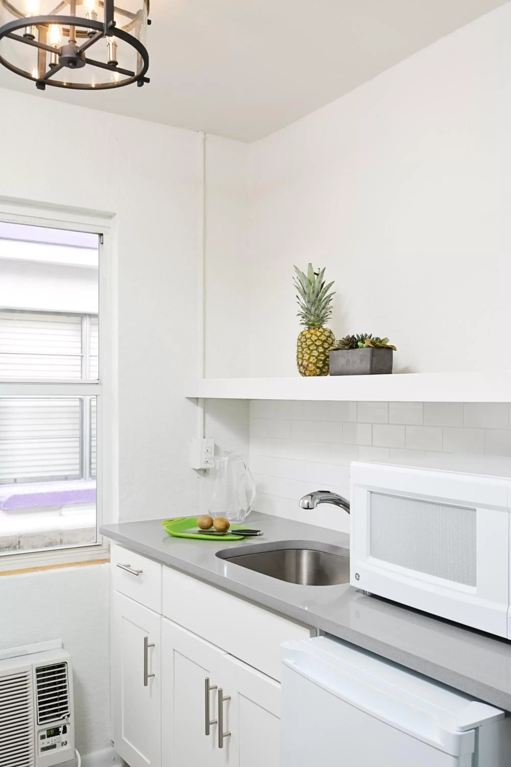 Kitchen or kitchenette, Kitchen/Kitchenette in Hotel Cabana Clearwater Beach