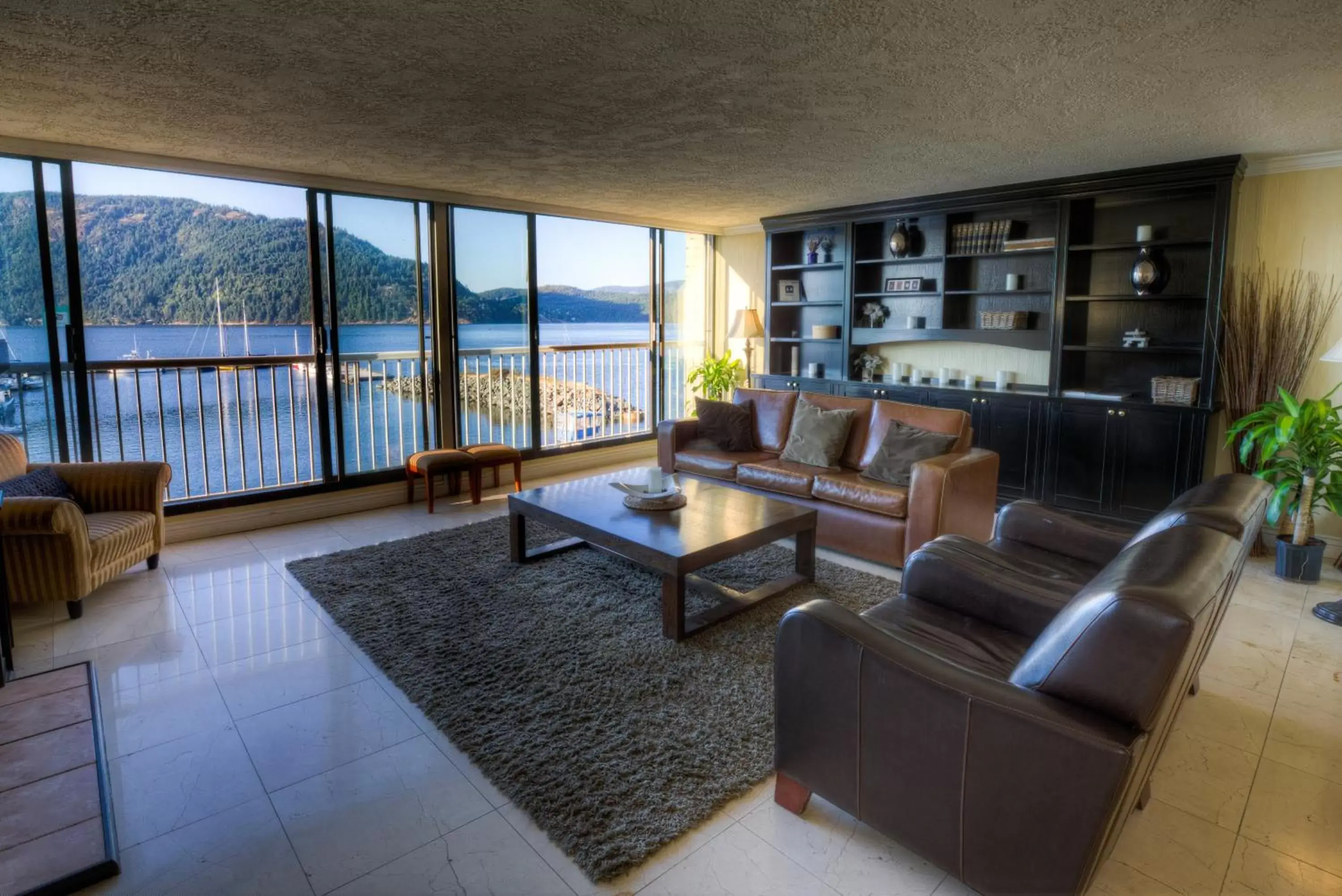 Communal lounge/ TV room, Seating Area in Oceanfront Suites at Cowichan Bay