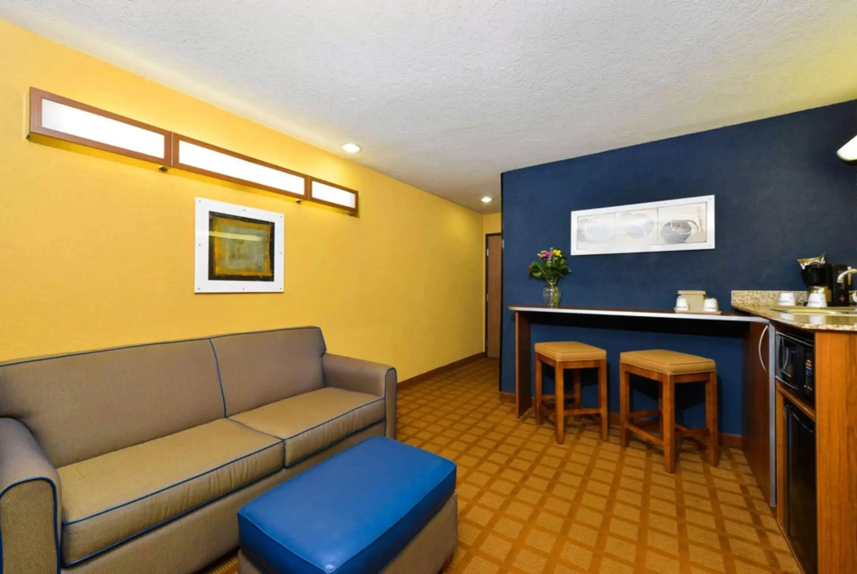 Photo of the whole room, Seating Area in Microtel Inn & Suites by Wyndham New Braunfels I-35