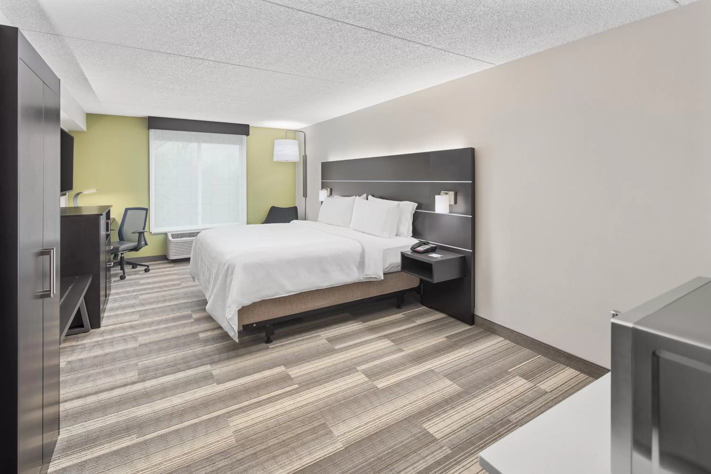 Photo of the whole room, Bed in Holiday Inn Express & Suites Greenville-I-85 & Woodruff Rd by IHG