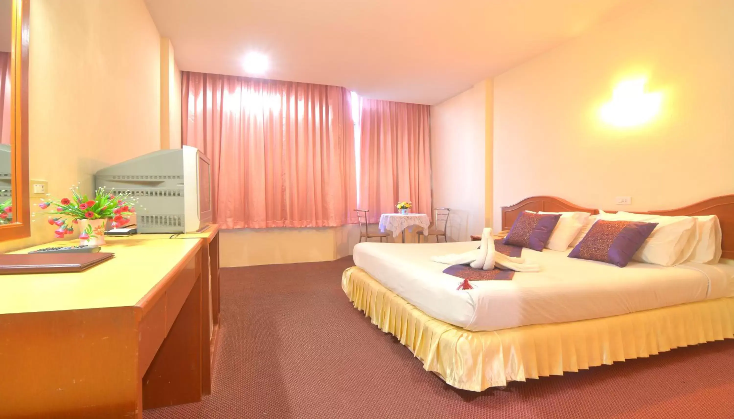 Photo of the whole room, Bed in Chumphon Gardens Hotel