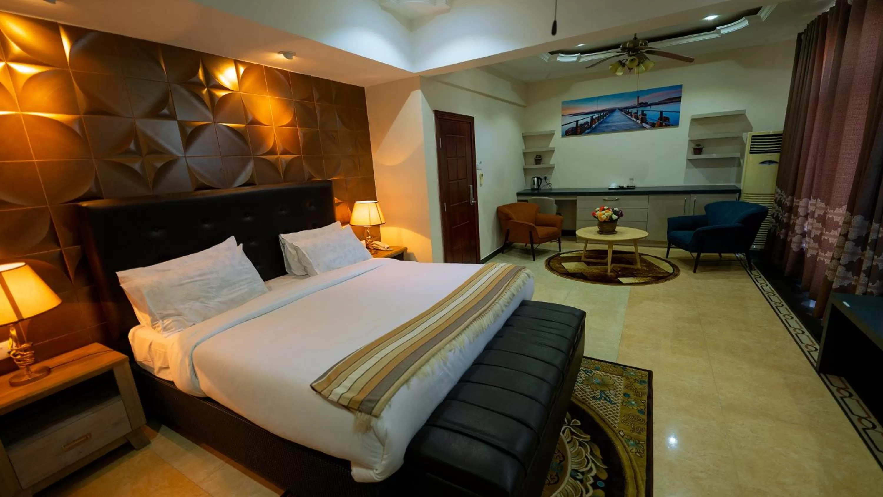 Photo of the whole room, Bed in Lantana Hotel