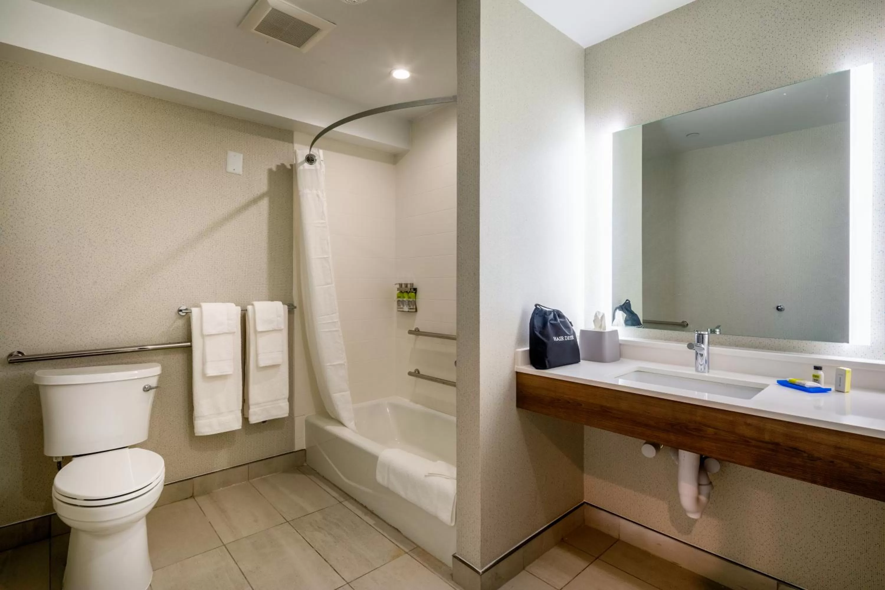 Shower in Holiday Inn Express & Suites Chatsworth by IHG
