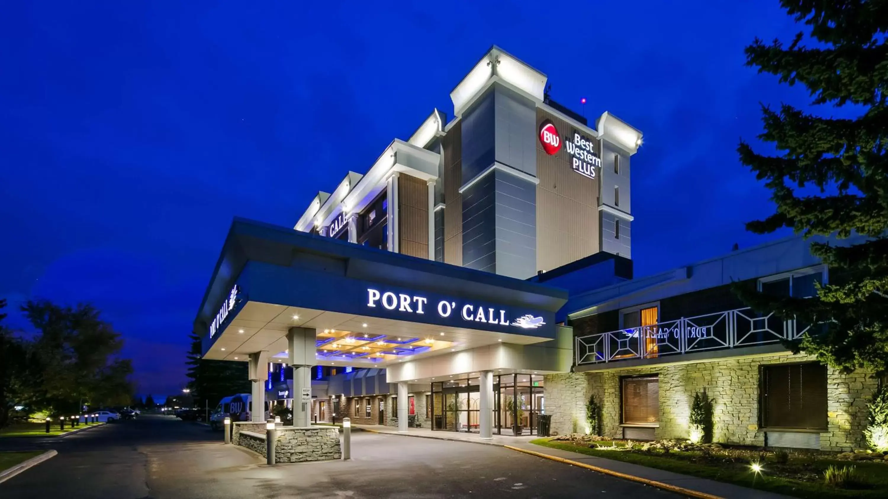 Property Building in Best Western PLUS Port O'Call Hotel