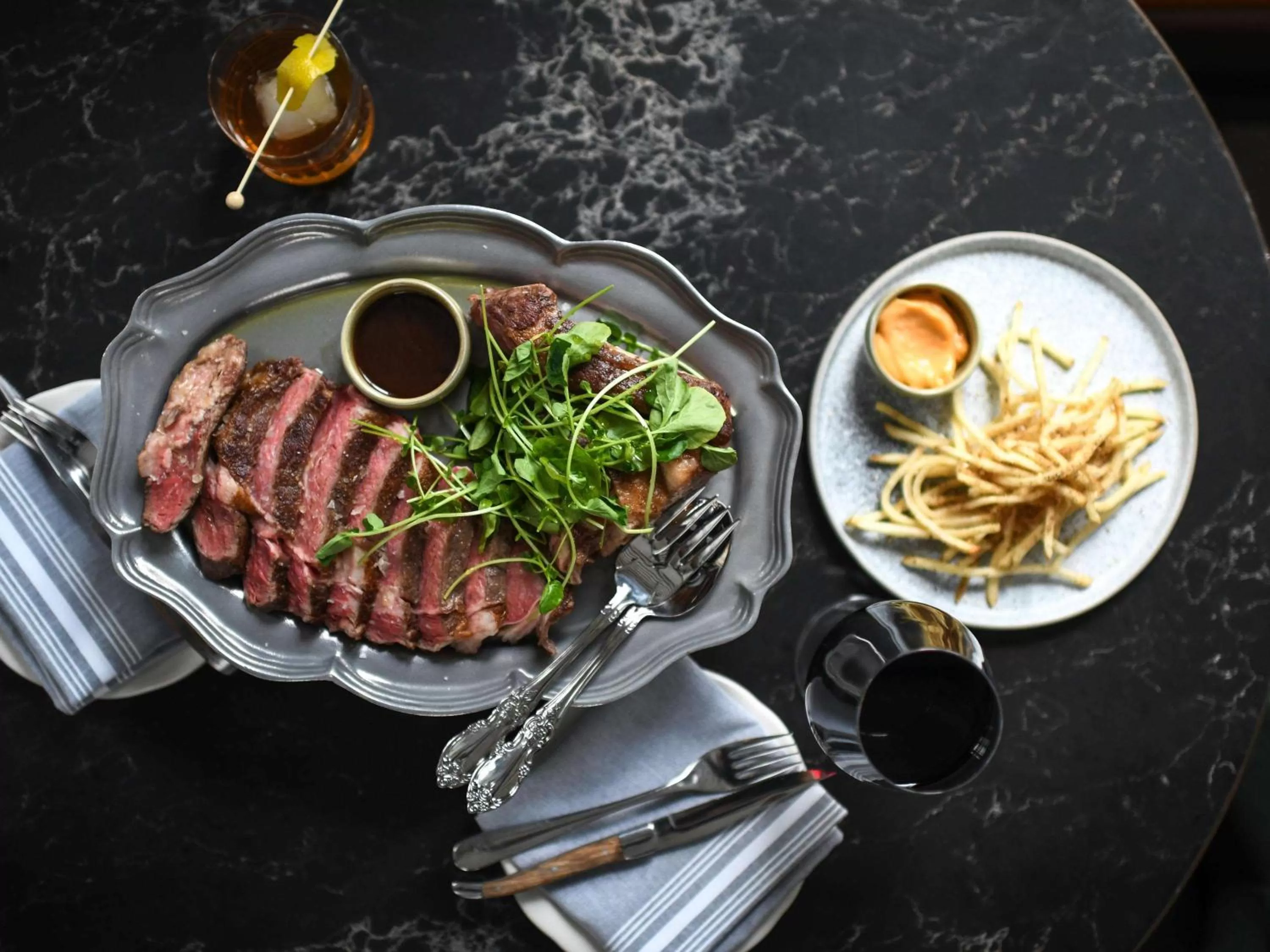 Restaurant/places to eat in Fairmont Palliser