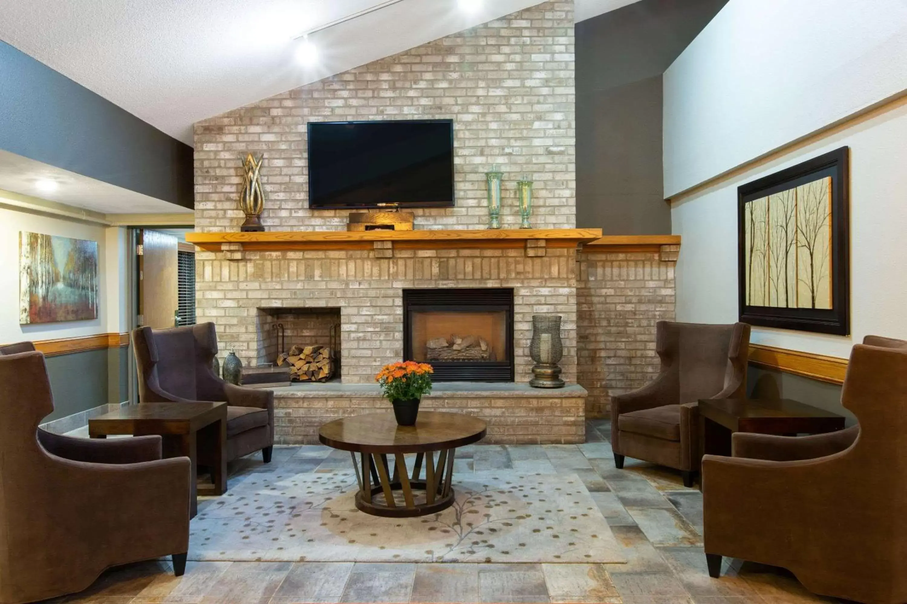 Lobby or reception, Seating Area in AmericInn by Wyndham Apple Valley