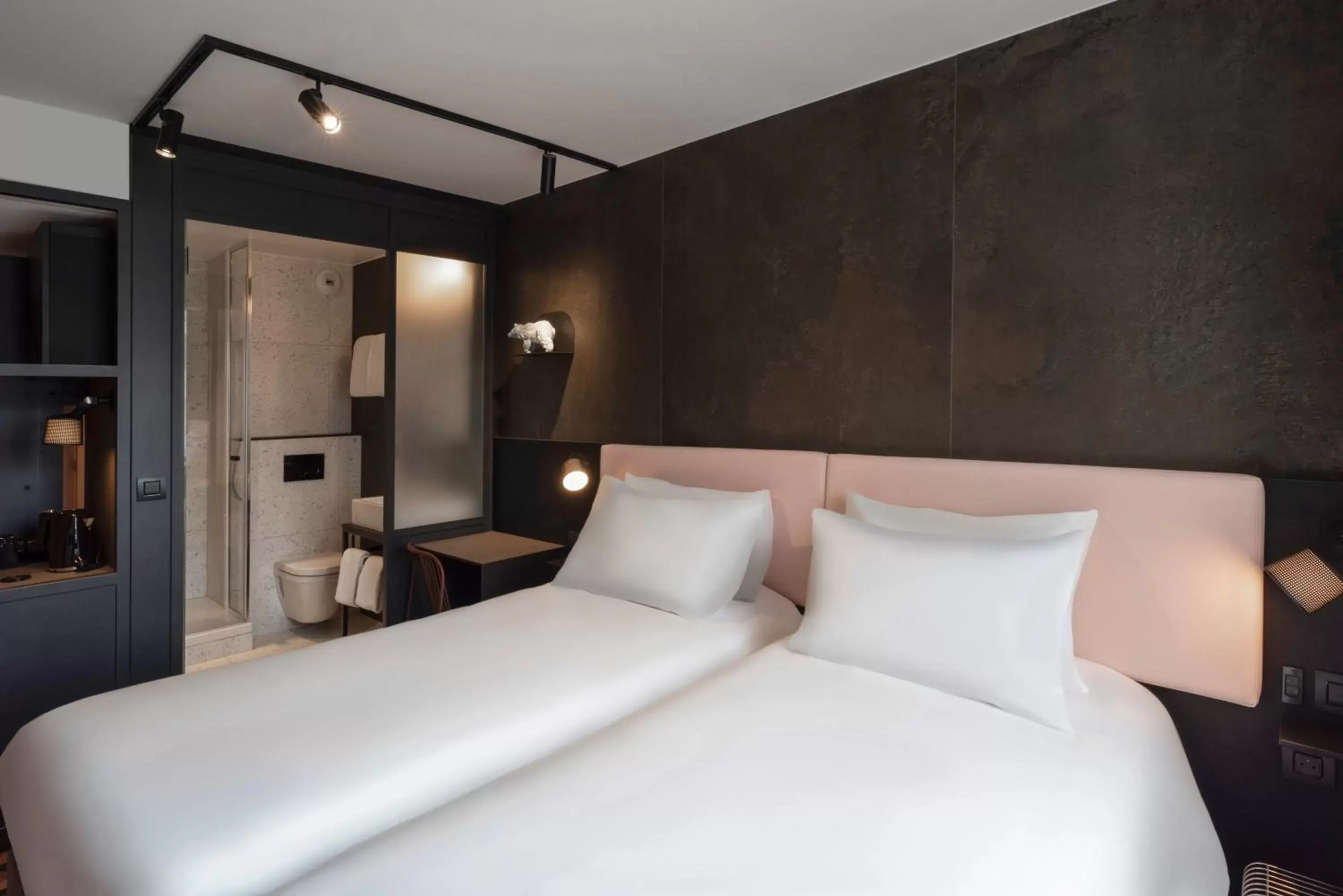Bedroom, Bed in TRIBE Paris Batignolles