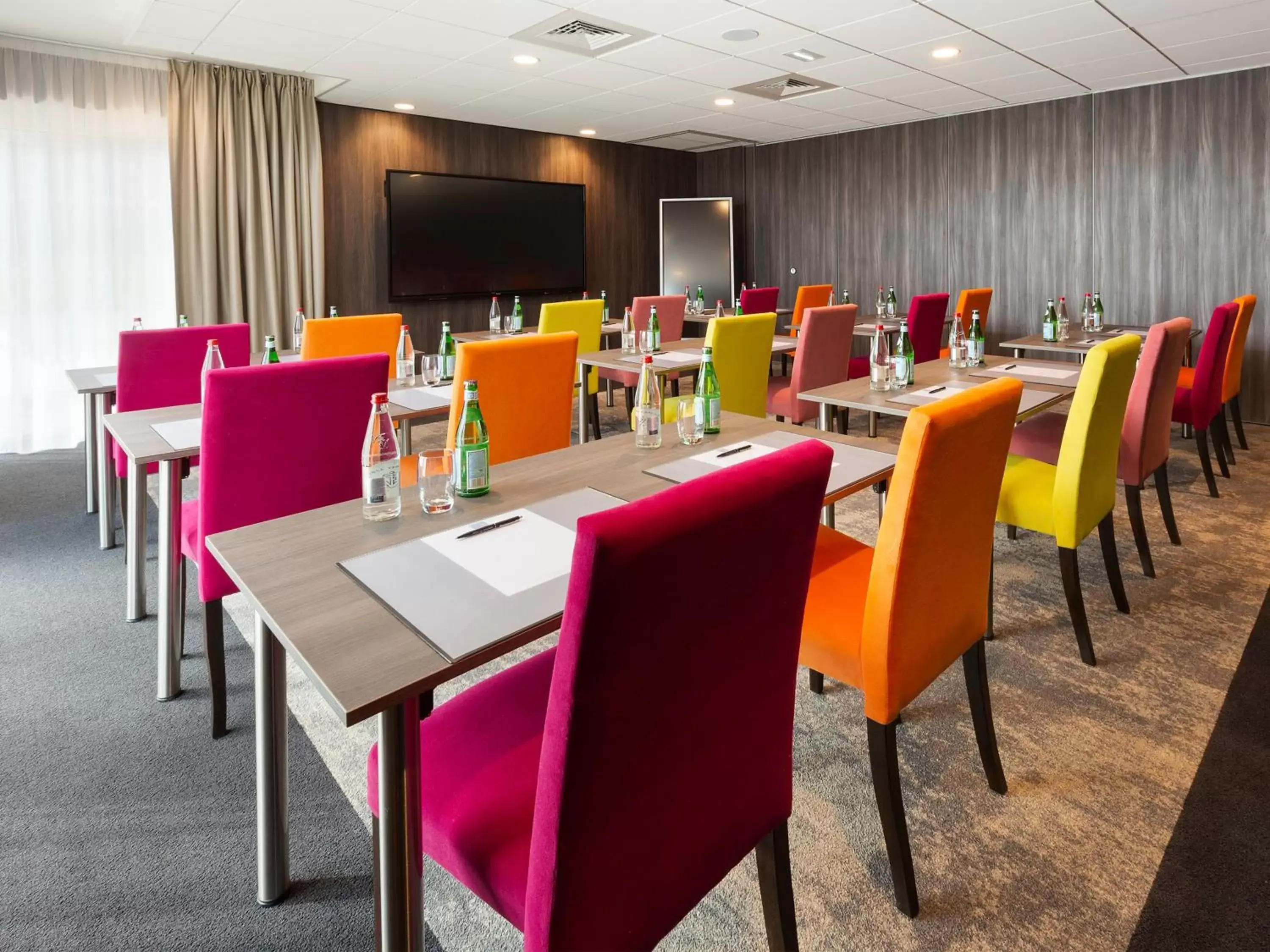 Meeting/conference room, Restaurant/Places to Eat in Hôtel Roi Soleil Prestige Plaisir
