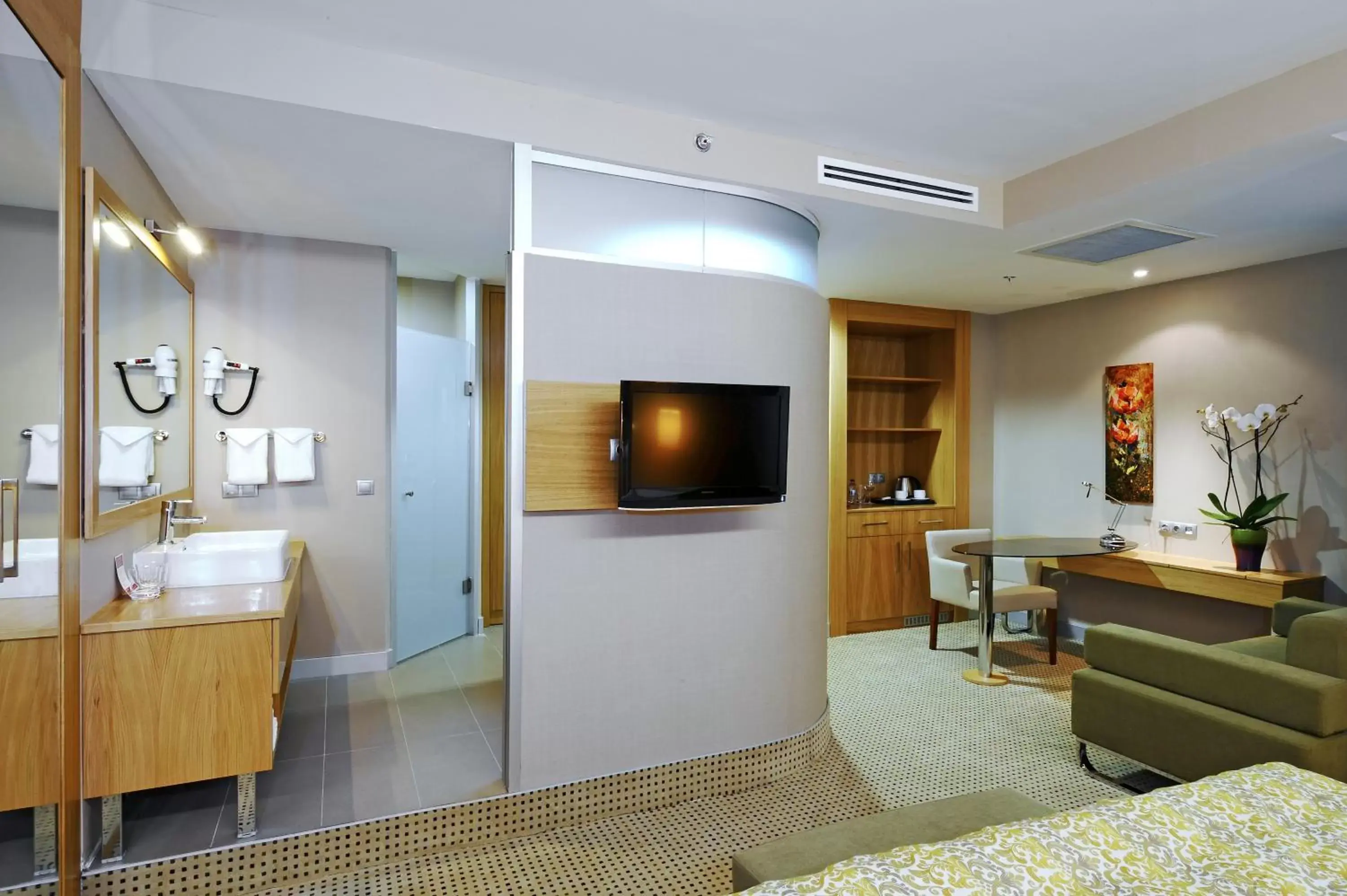 Bathroom, TV/Entertainment Center in Ramada by Wyndham Podgorica