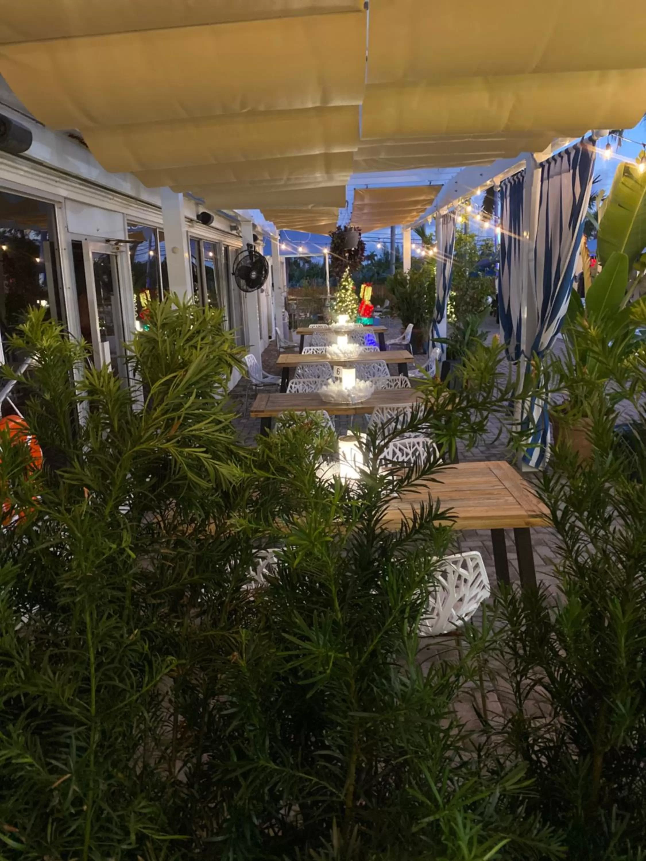 Restaurant/places to eat in Skipjack Resort & Marina