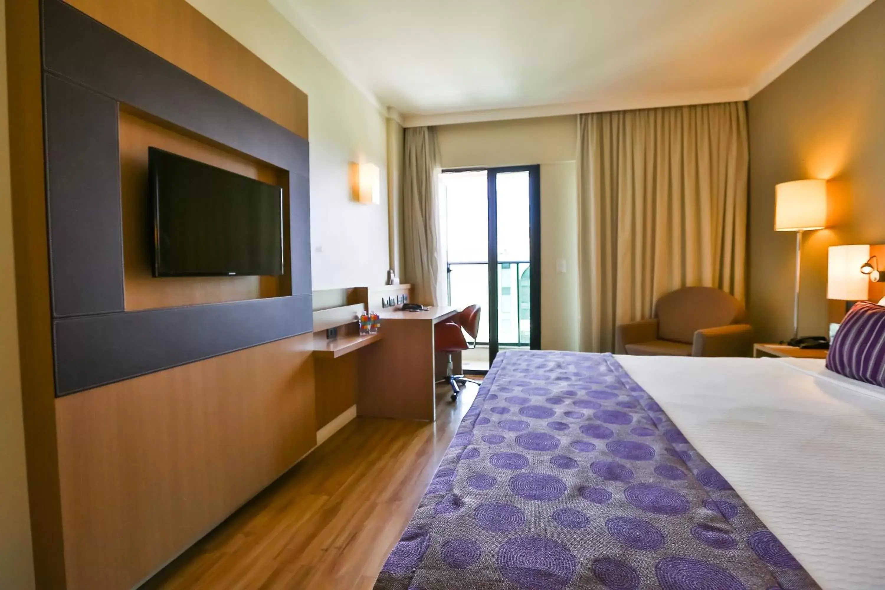 Bedroom, TV/Entertainment Center in Quality Hotel & Suites Brasília