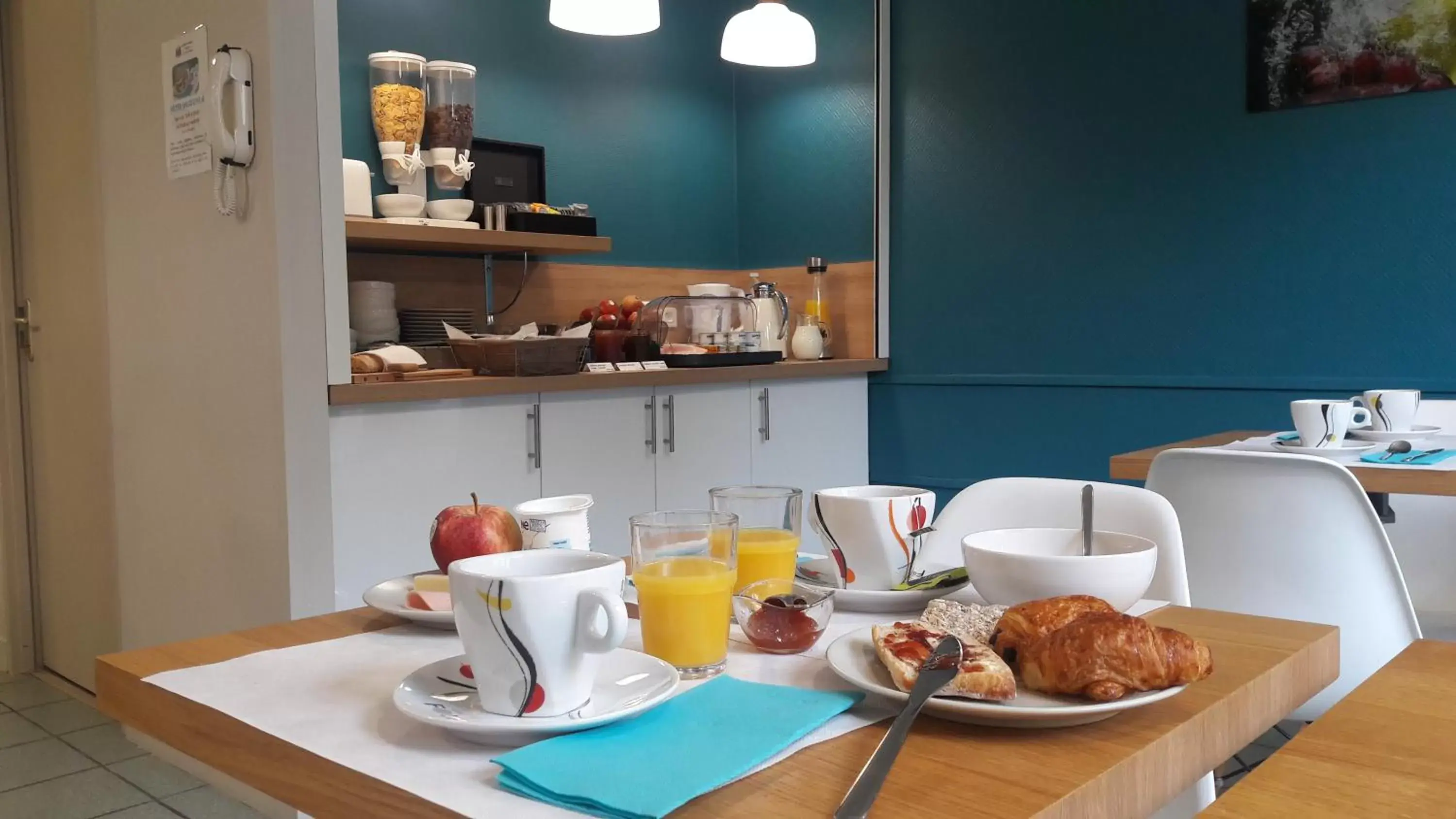 Buffet breakfast in KOSY Appart'Hôtels - Le Cours Moreau