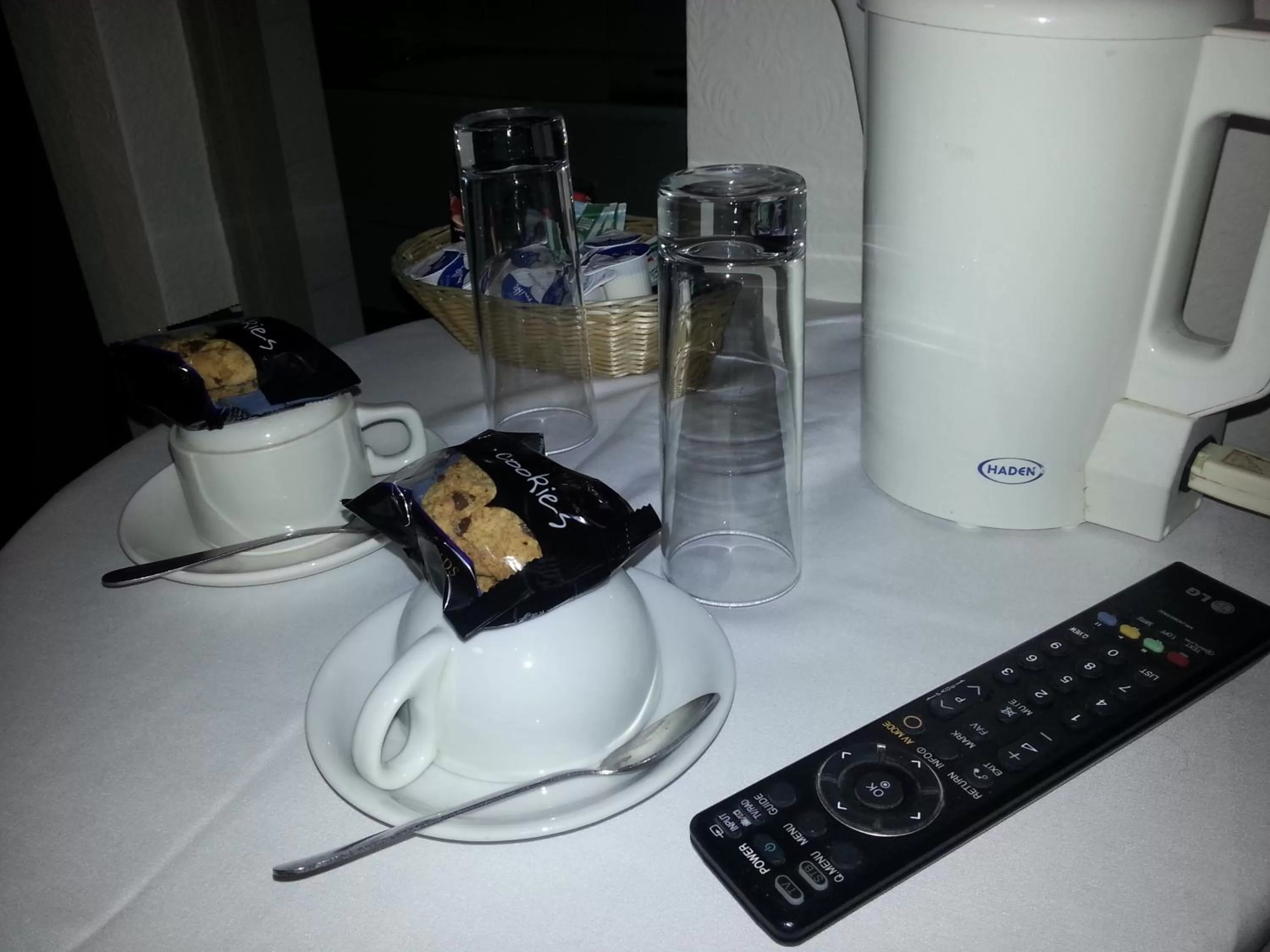 Coffee/tea facilities in Tree Hotel at Iffley